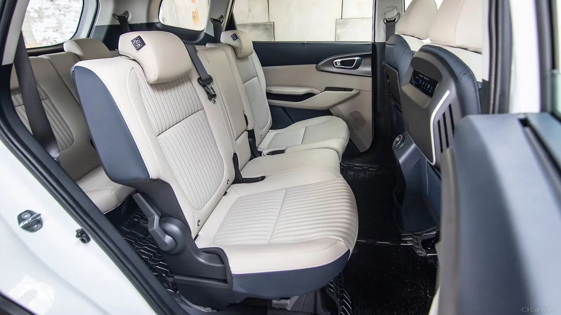 Kia Carens mới xuất hiện ở Việt Nam: Lột xác toàn diện, có ADAS cạnh tranh Mitsubishi Xpander - Ảnh 7.