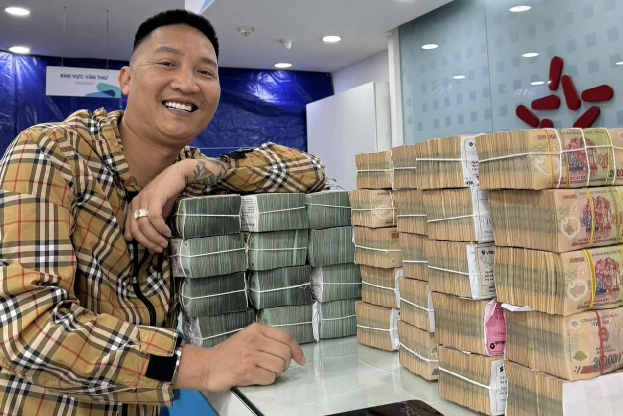 Huấn Hoa Hồng giàu cỡ nào: Từ công ty vốn 2 tỉ đến ghế chủ tịch doanh nghiệp trăm tỉ - Ảnh 1.