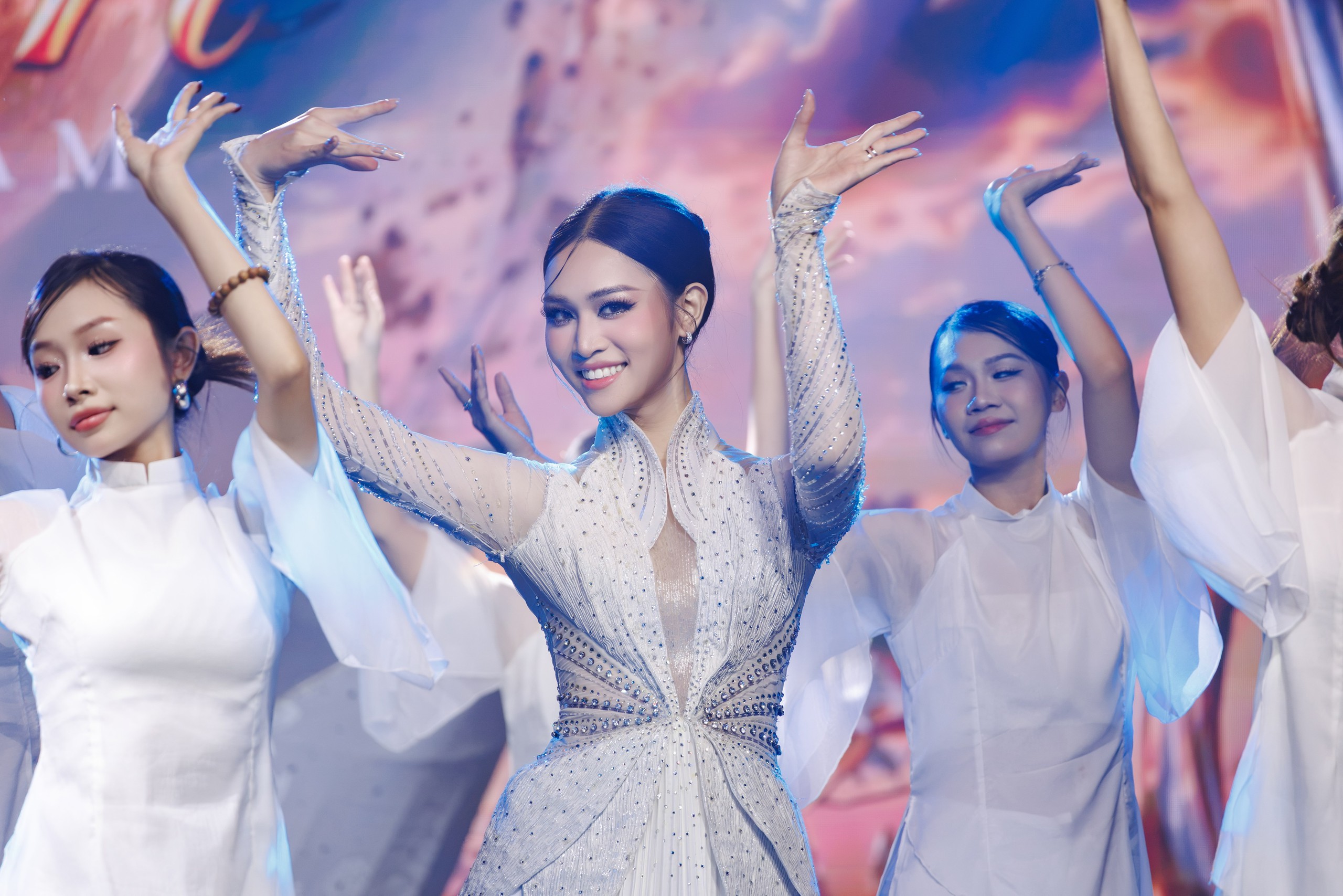 Ông Nawat phá lệ làm giám khảo, Nguyễn Cao Minh Anh giành vé thi Hoa hậu Chuyển giới Quốc tế - Ảnh 7.