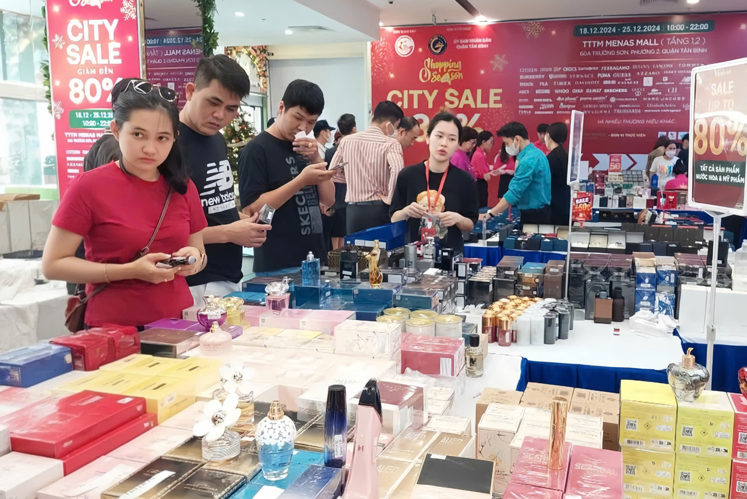 Thượng vàng hạ cám thị trường nước hoa, giá nào cũng có - Ảnh 1.
