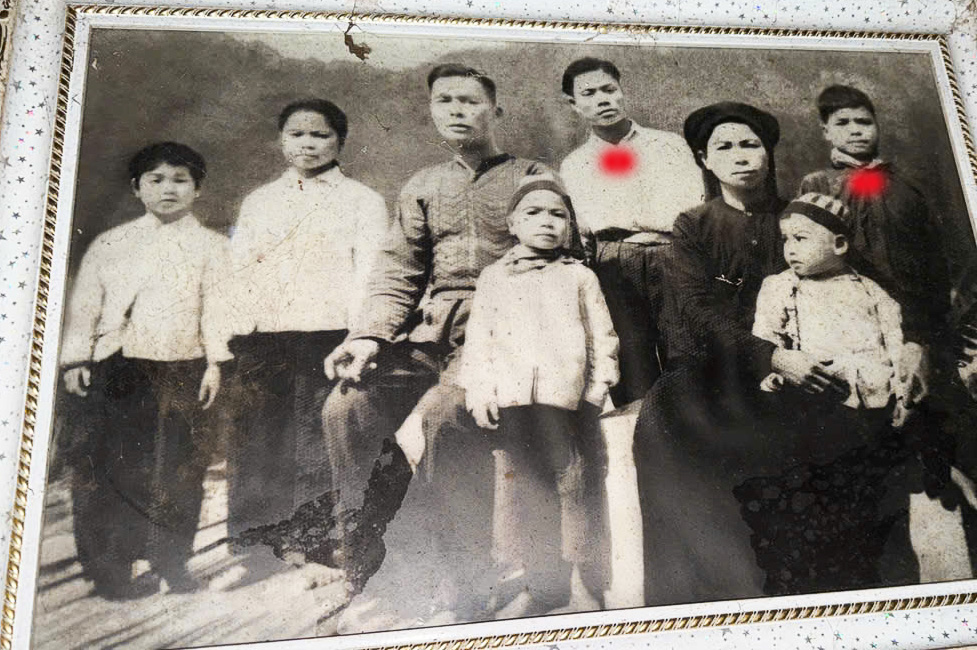 Tấm nhôm đục lỗ dưới mộ sâu dẫn lối liệt sĩ về quê nhà Thái Nguyên - Ảnh 3.