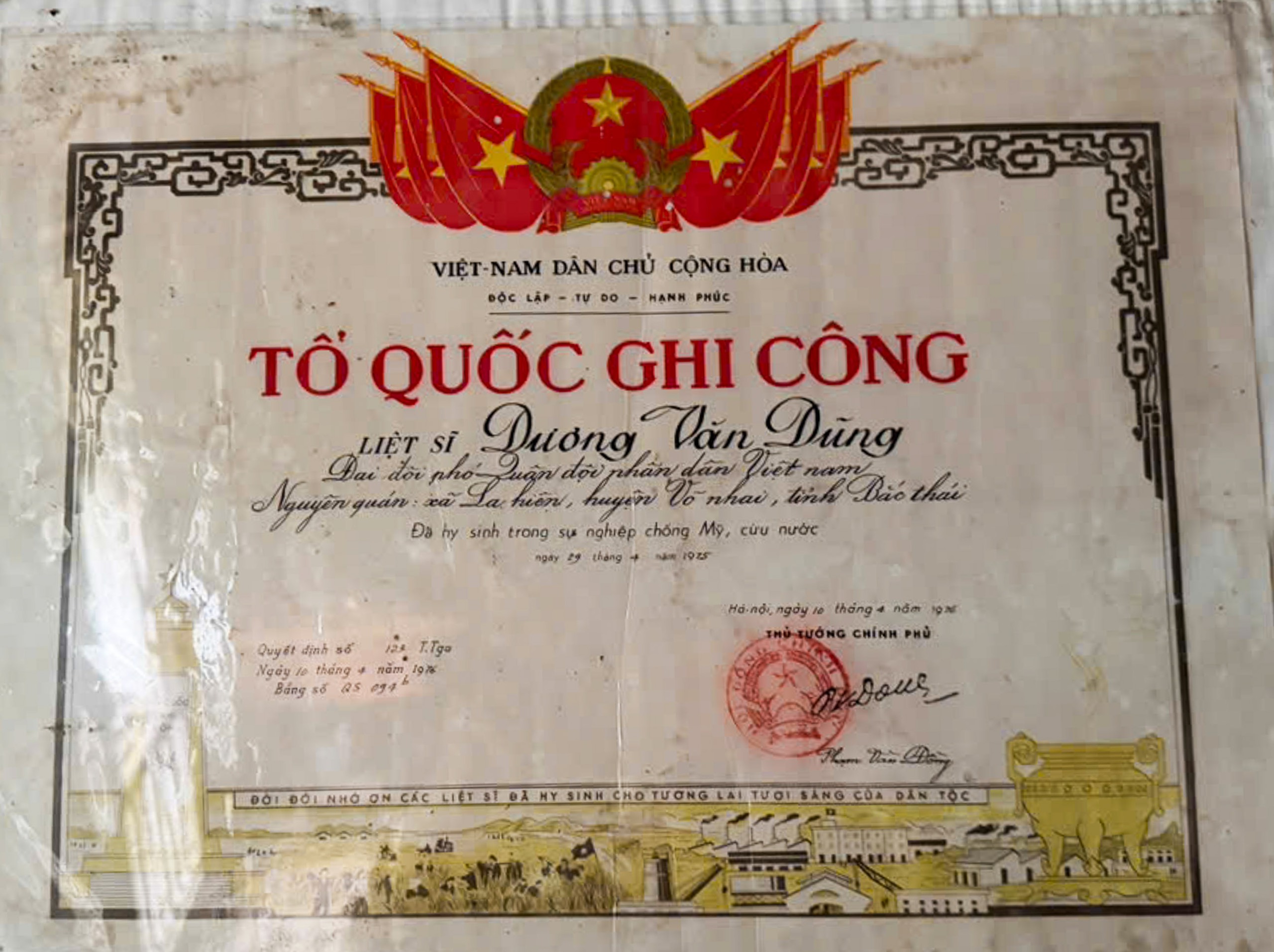 Tấm nhôm đục lỗ dưới mộ sâu dẫn lối liệt sĩ về quê nhà Thái Nguyên - Ảnh 4.