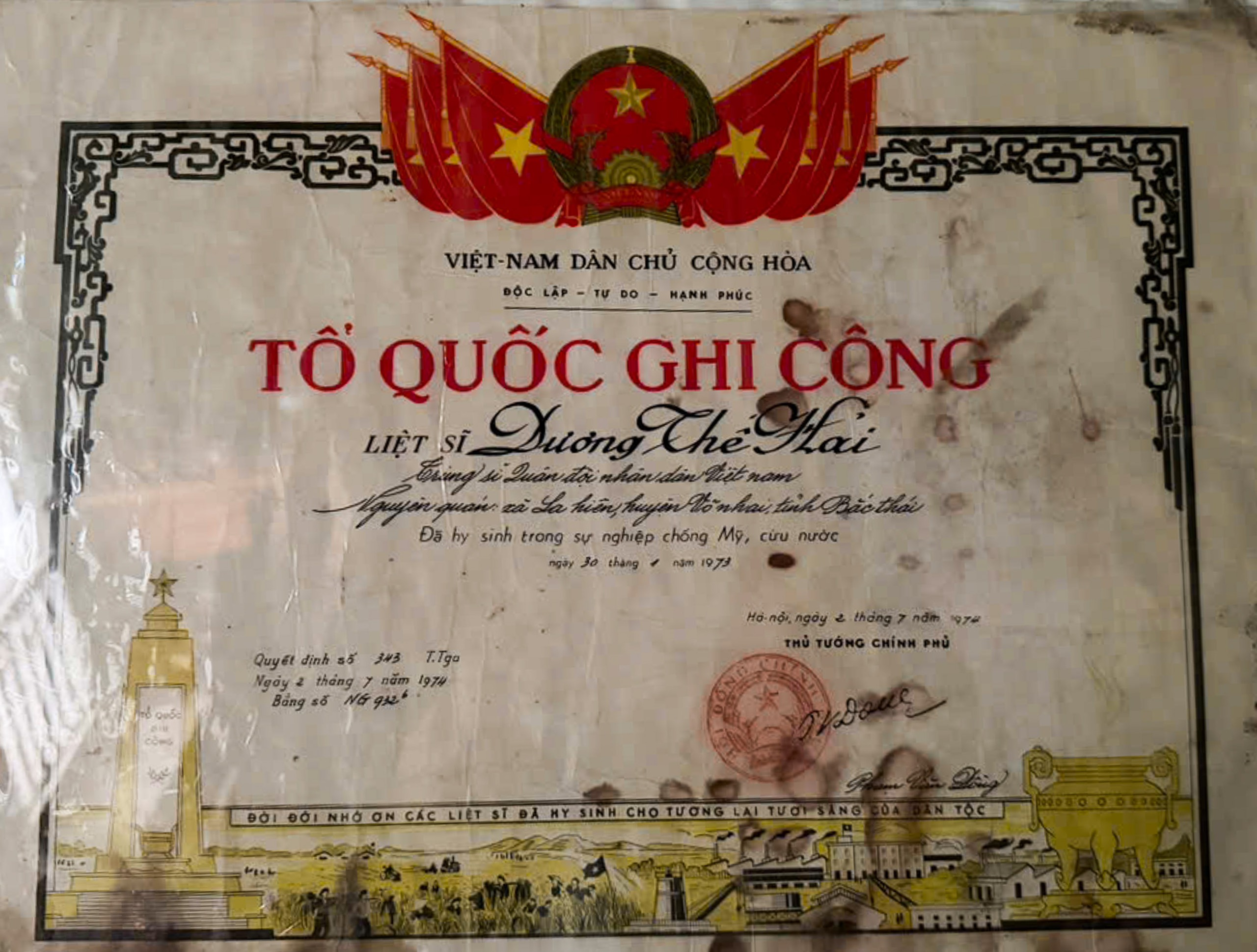 Tấm nhôm đục lỗ dưới mộ sâu dẫn lối liệt sĩ về quê nhà Thái Nguyên - Ảnh 1.