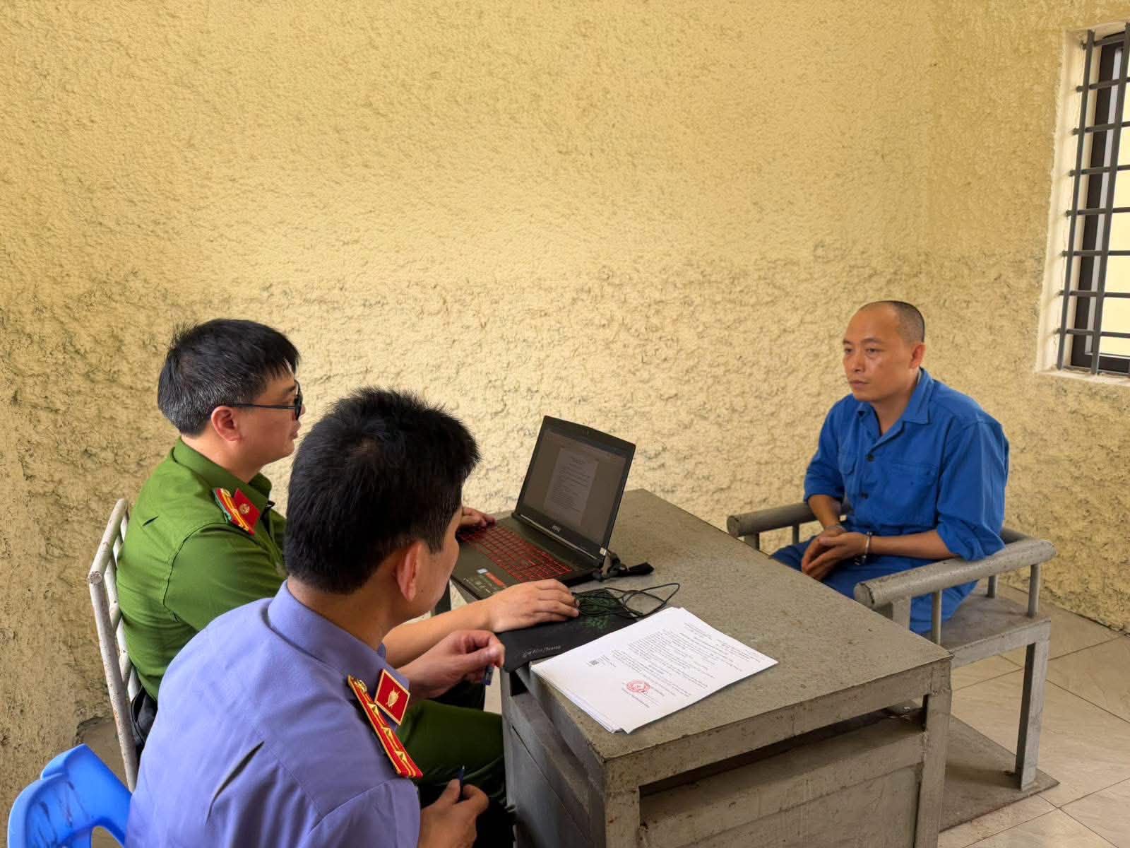 Khởi tố 'Vua Quạt', Khánh 'Sky' và Hồ Văn Khoa - Ảnh 3.