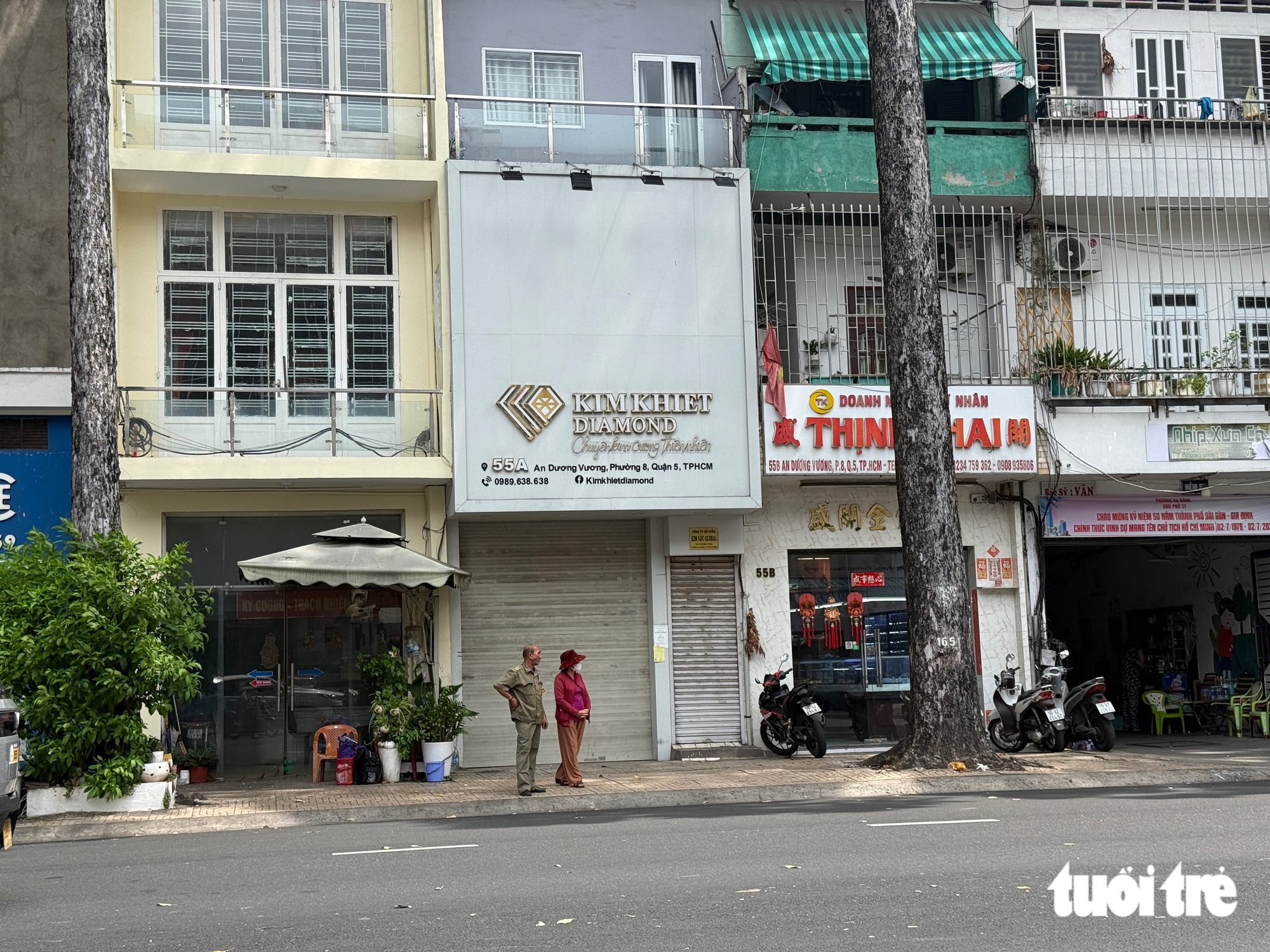 Một cửa hàng kim cương mở lại, nhiều tiệm vẫn im lìm sau thời gian hẹn mở cửa - Ảnh 7.