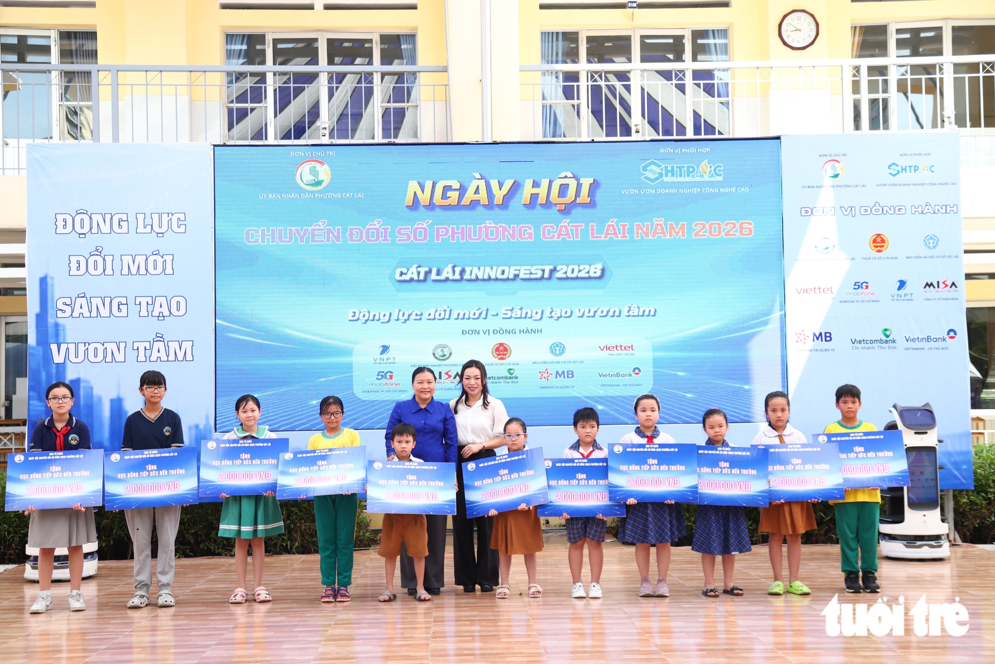 Phường Cát Lái triển khai mô hình Khu phố thông minh, đưa chuyển đổi số gần hơn với người dân - Ảnh 2.