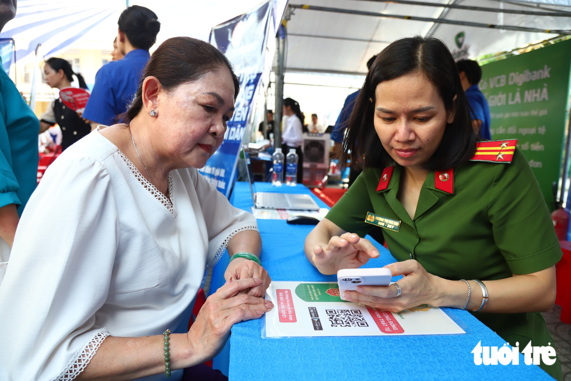 Phường Cát Lái triển khai mô hình Khu phố thông minh, đưa chuyển đổi số gần hơn với người dân - Ảnh 5.