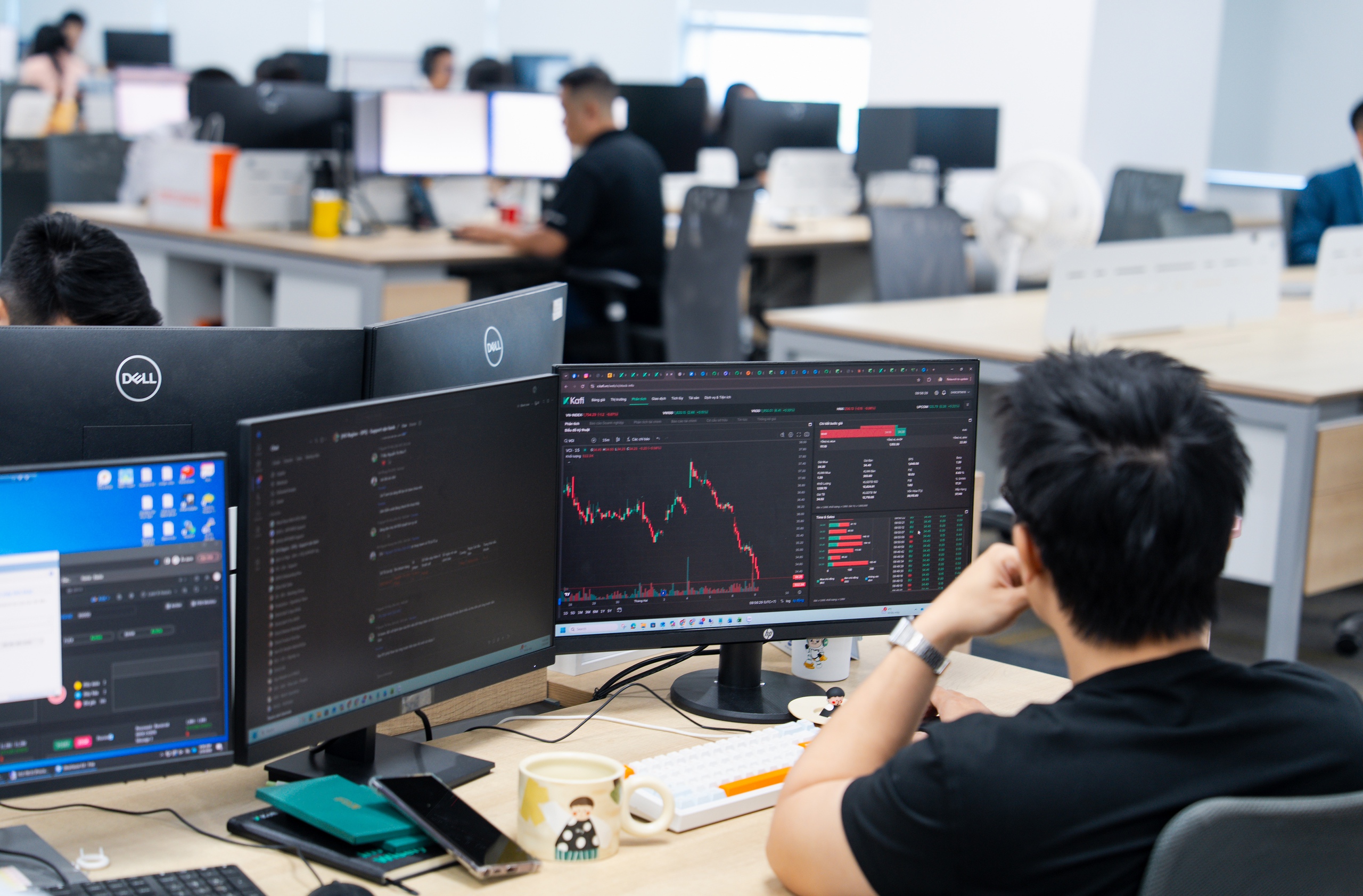 Chứng khoán 7-8: VN-Index bước vào nhịp tích lũy, ưu tiên giữ tiền hay cổ phiếu? - Ảnh 1.