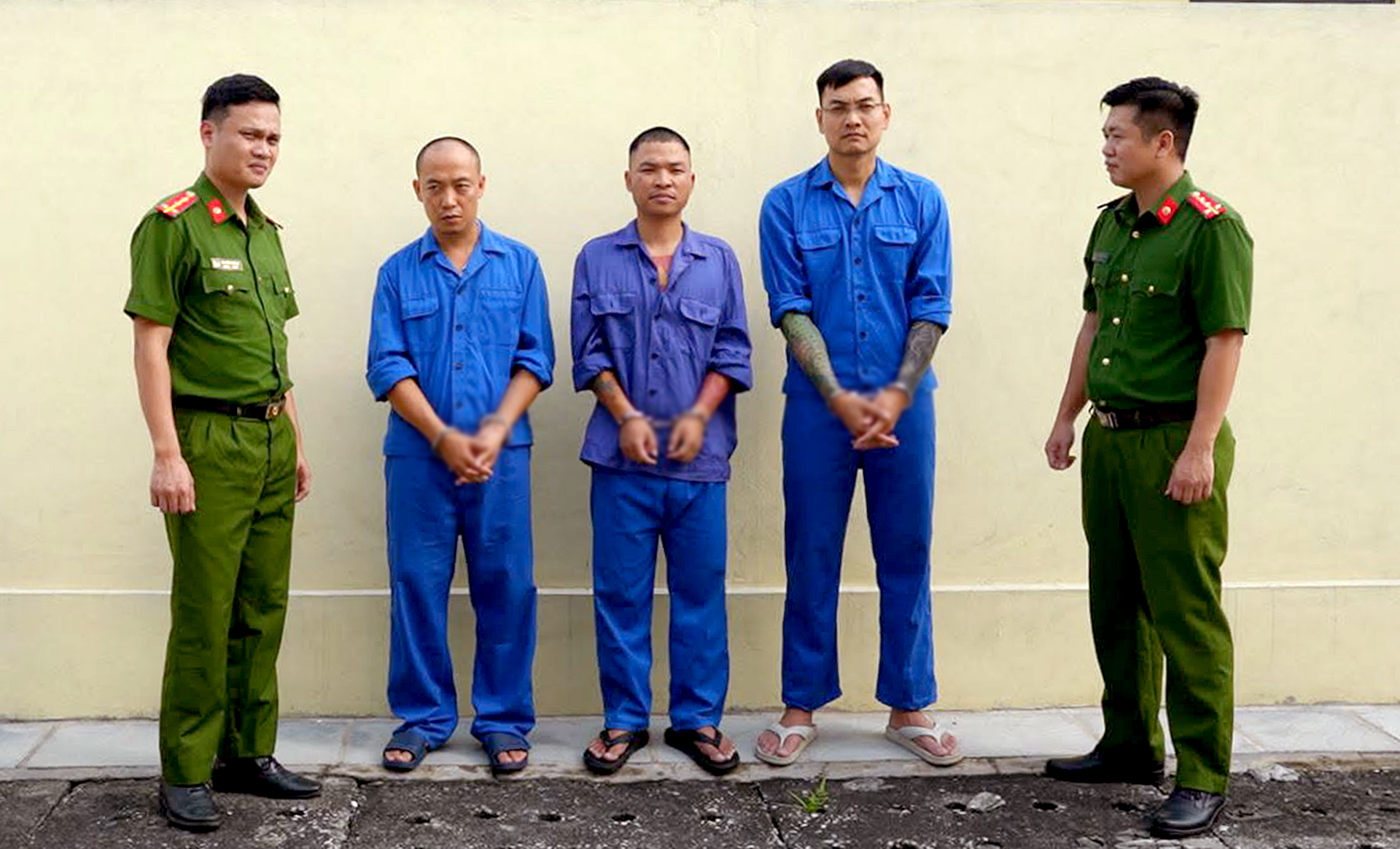 Khởi tố 'Vua Quạt', Khánh 'Sky' và Hồ Văn Khoa - Ảnh 2.