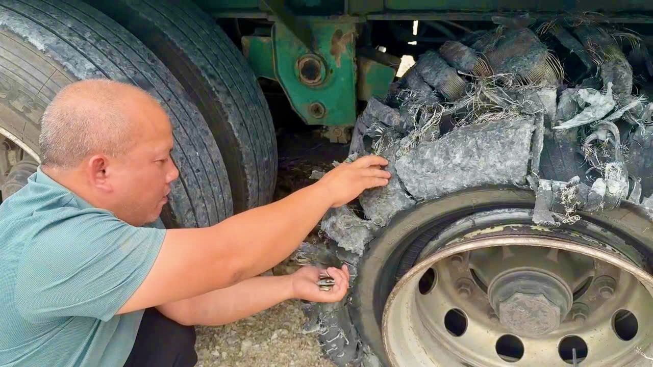 Tài xế làm rơi vãi vật liệu khiến hơn 100 xe hư hỏng trên cao tốc có bị xử lý hình sự? - Ảnh 2.