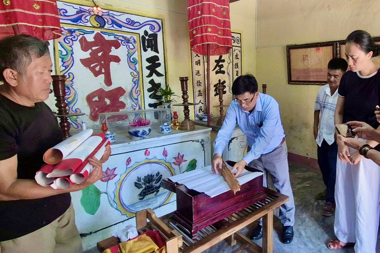 Bảo tồn hơn 200 sắc phong ở Phú Yên đứng trước nguy cơ hư hỏng, biến mất - Ảnh 2.
