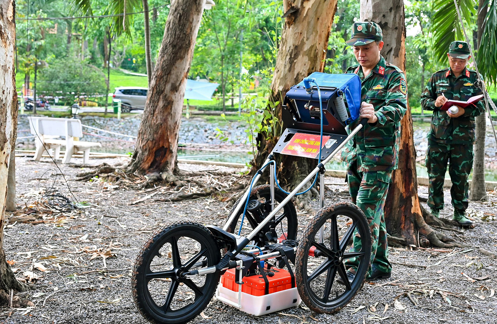 Nhìn lại 45 ngày đêm 'đưa các anh trở về' từ công viên Lê Thị Riêng - Ảnh 16.