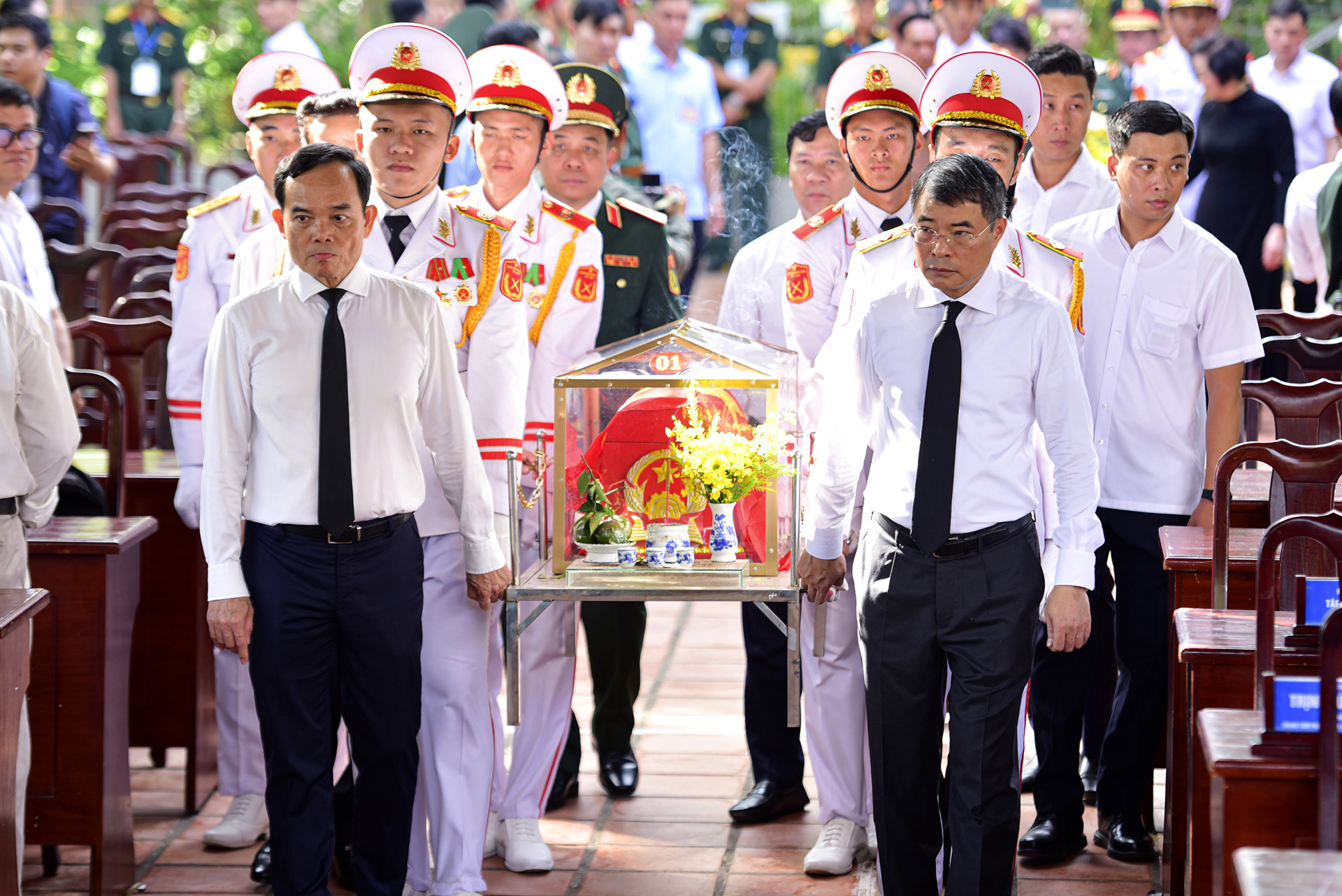 Nhìn lại 45 ngày đêm 'đưa các anh trở về' từ công viên Lê Thị Riêng - Ảnh 21.