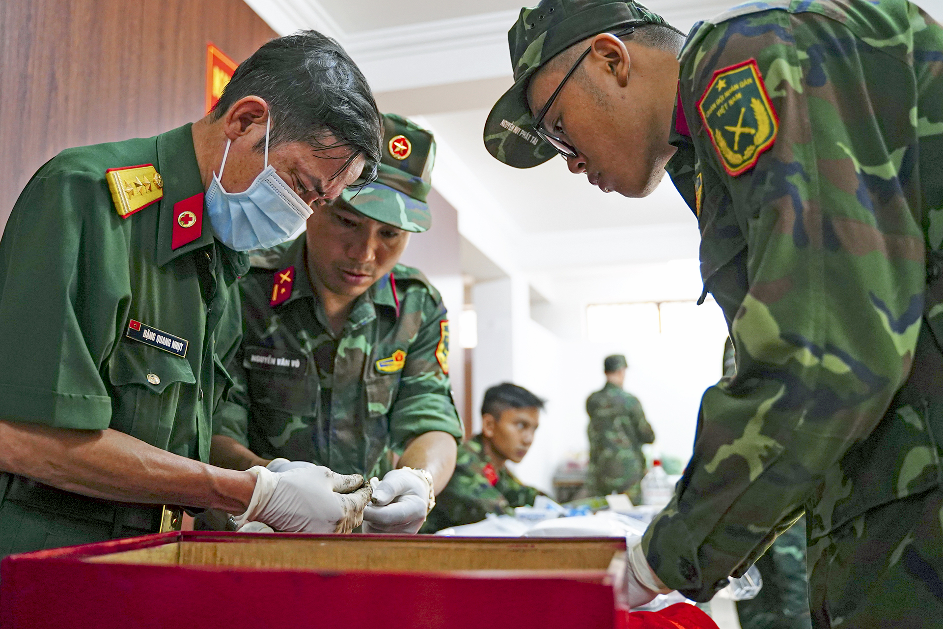 Nhìn lại 45 ngày đêm 'đưa các anh trở về' từ công viên Lê Thị Riêng - Ảnh 27.