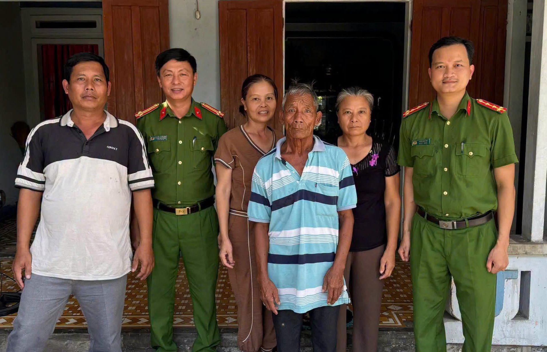 Hai cháu ở Phú Thọ tìm được chú ruột ở Quảng Ngãi sau 35 thất lạc - Ảnh 1.