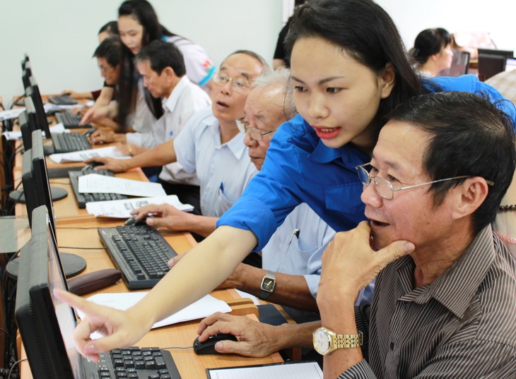 Tôi tự học nhiều thứ để tuổi già không bị lạc hậu, lừa đảo - Ảnh 1.