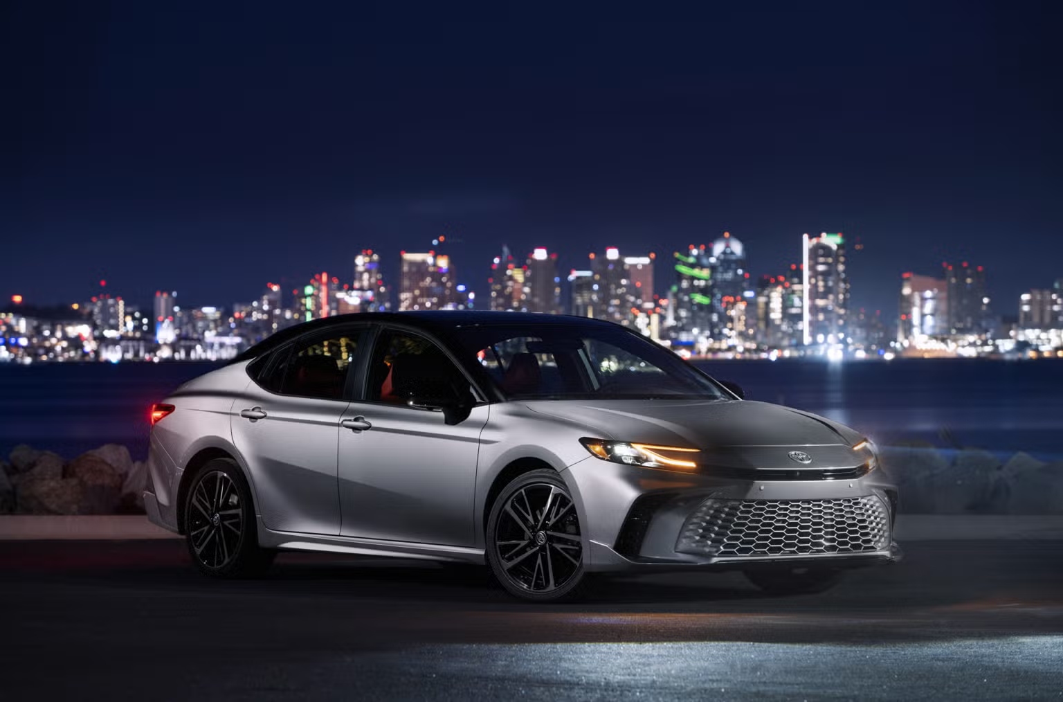 Toyota vẫn là 'vua doanh số', xe điện bán kỷ lục - Ảnh 2.