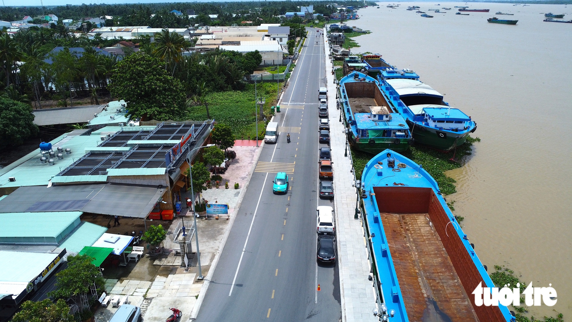 Ngắm tuyến đường ven sông Tiền tuyệt đẹp từ hình ảnh flycam - Ảnh 1.