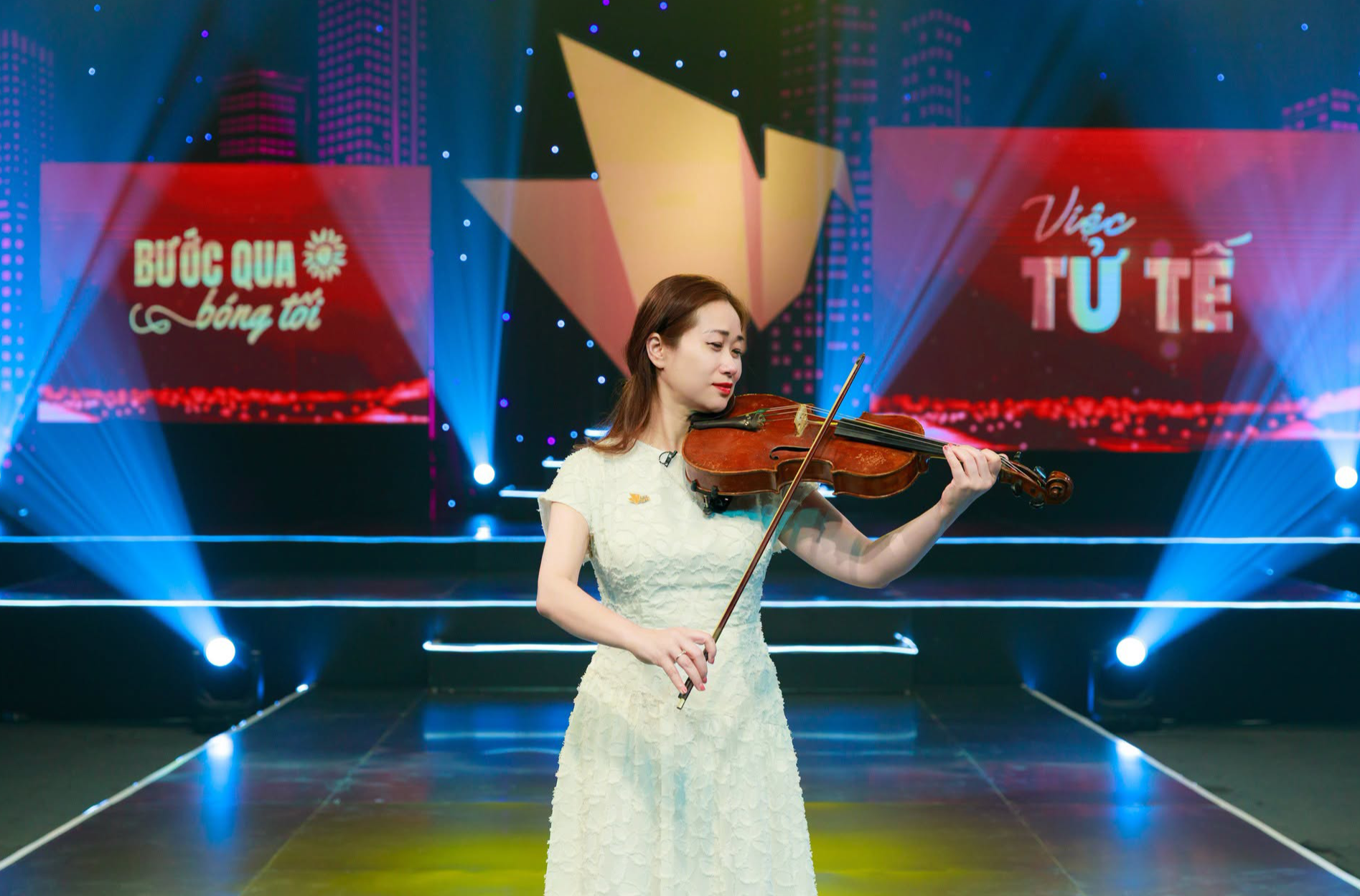 Việc tử tế tháng 8: Bóng tối không che nổi ánh sáng bên trong, khát vọng cống hiến và làm việc tốt cho đời - Ảnh 2.