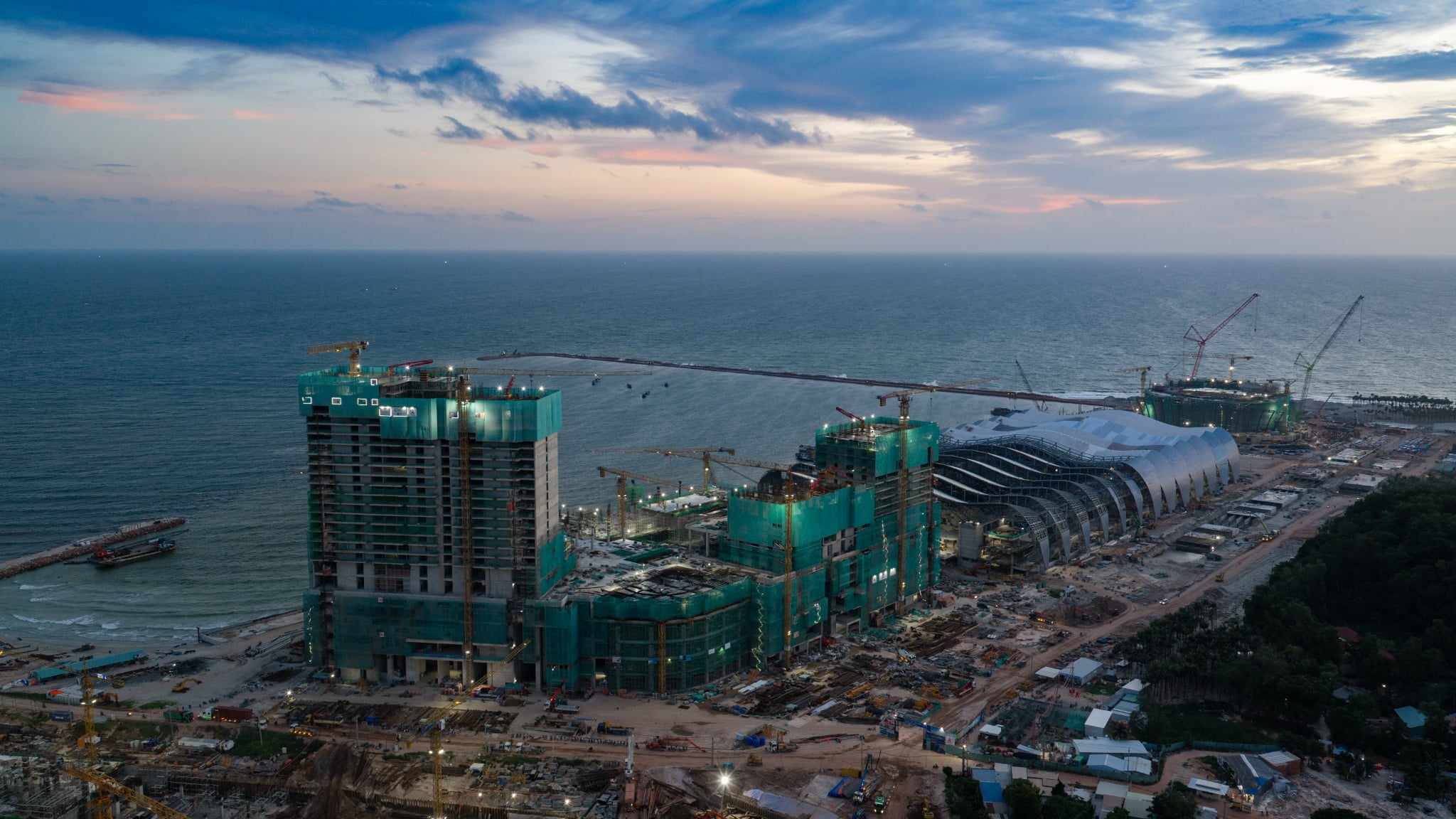 15,500 workers stay on the job through National Day holiday for Phu Quoc APEC 2027 - Ảnh 12.