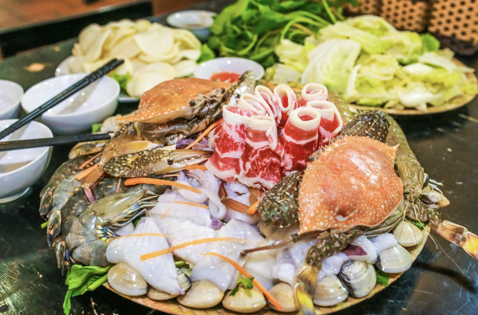 Nghỉ lễ nhậu nhẹt với hải sản liên tiếp, có hại không? - Ảnh 1.