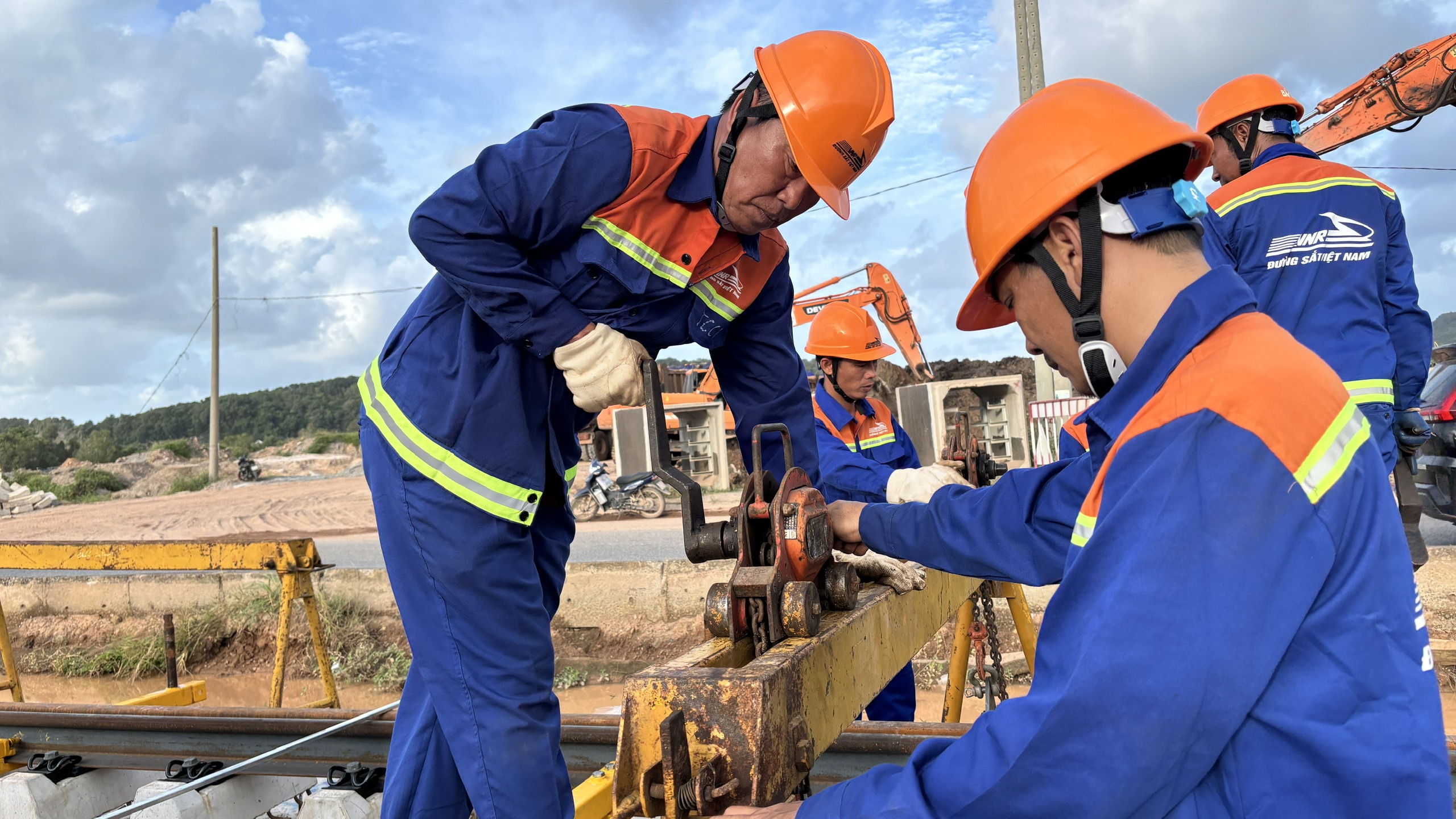 15,500 workers stay on the job through National Day holiday for Phu Quoc APEC 2027 - Ảnh 11.