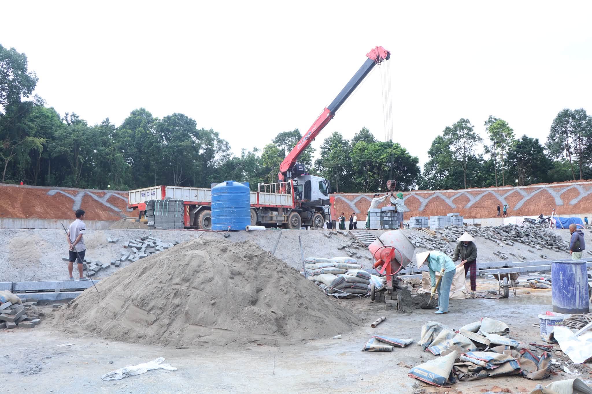 Sắp khánh thành tượng đài 'Bác Hồ với ngày hội non sông' ở Đền Hùng - Ảnh 3.