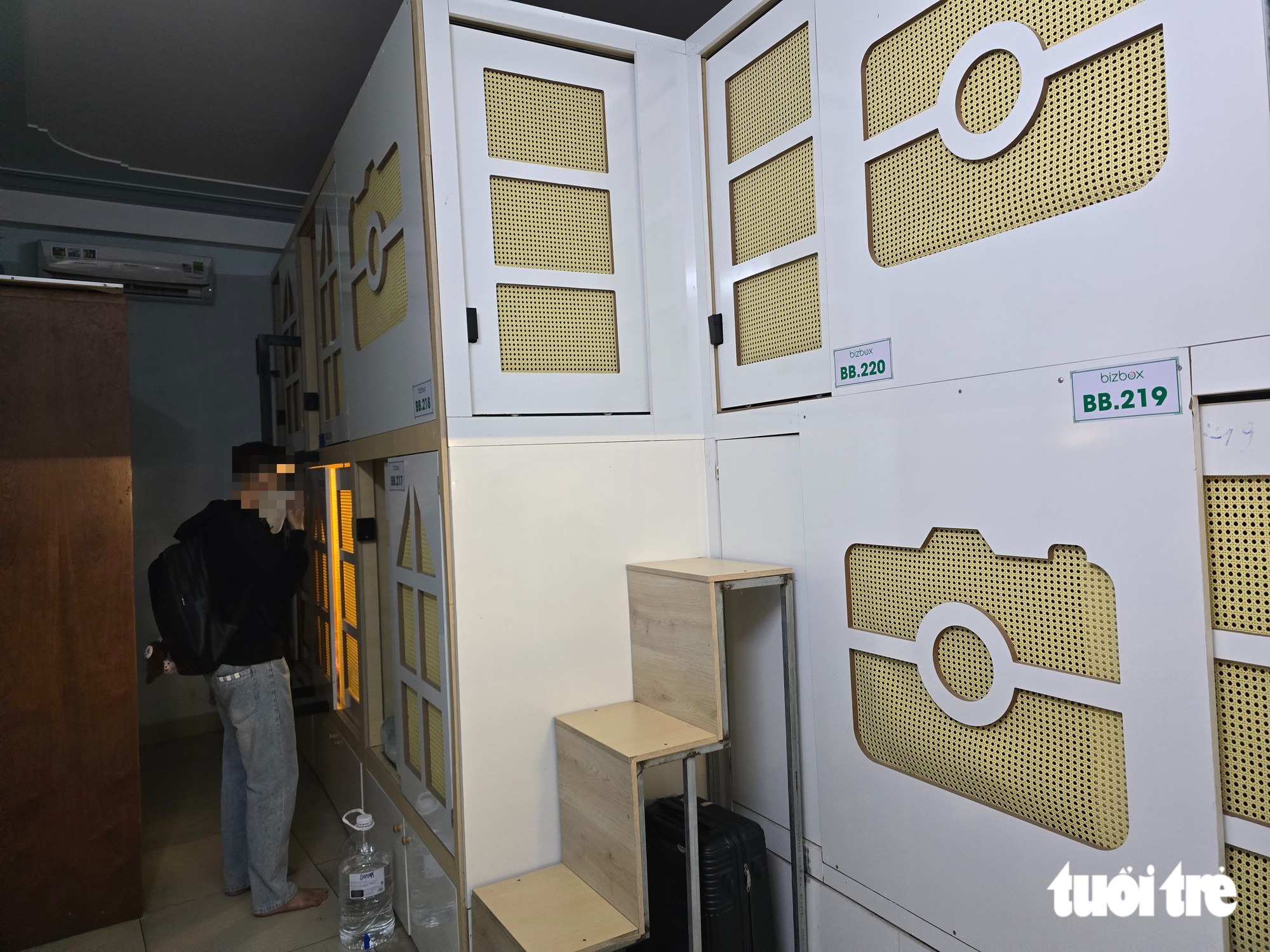 2.4-square-meter ‘sleep pods’ raise fire safety concerns in Ho Chi Minh City- Ảnh 10.