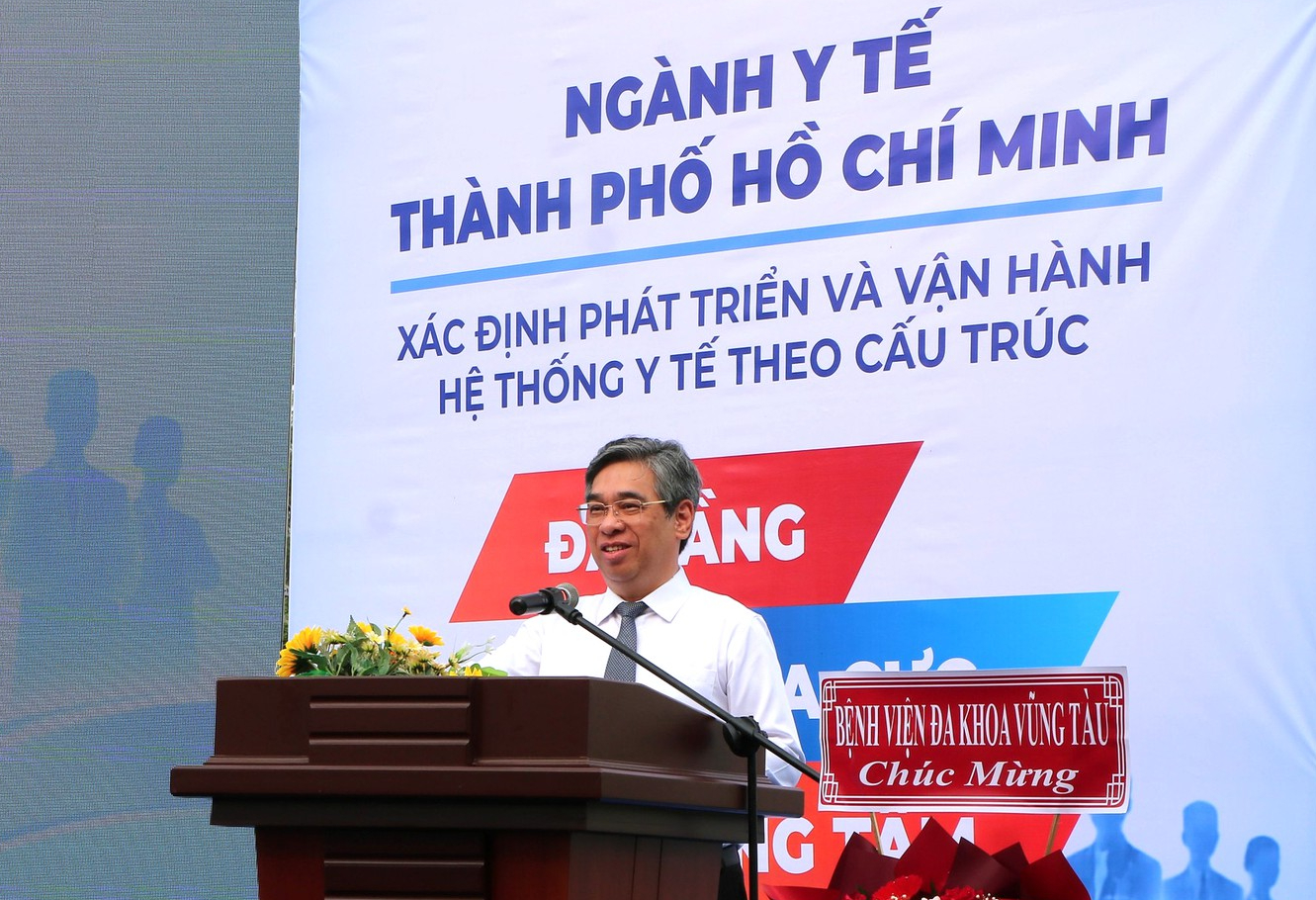 Phó bí thư Nguyễn Phước Lộc: Đưa bác sĩ trẻ về gần dân, nâng chất y tế cơ sở - Ảnh 1.