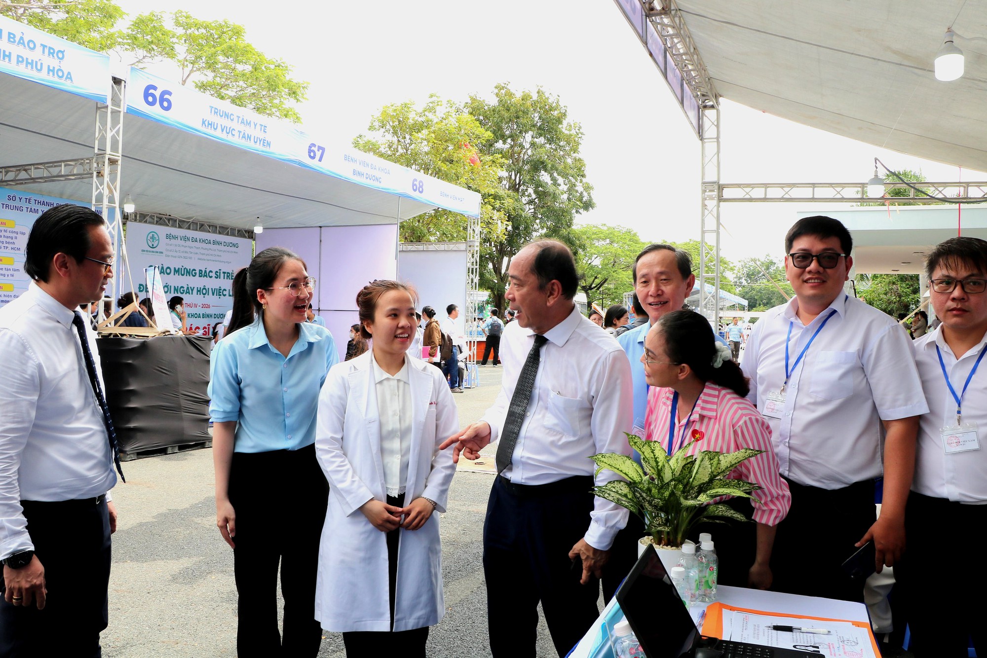 Vì sao TP.HCM đề xuất hỗ trợ đến 20 triệu đồng mỗi tháng cho bác sĩ luân phiên về trạm y tế? - Ảnh 3.