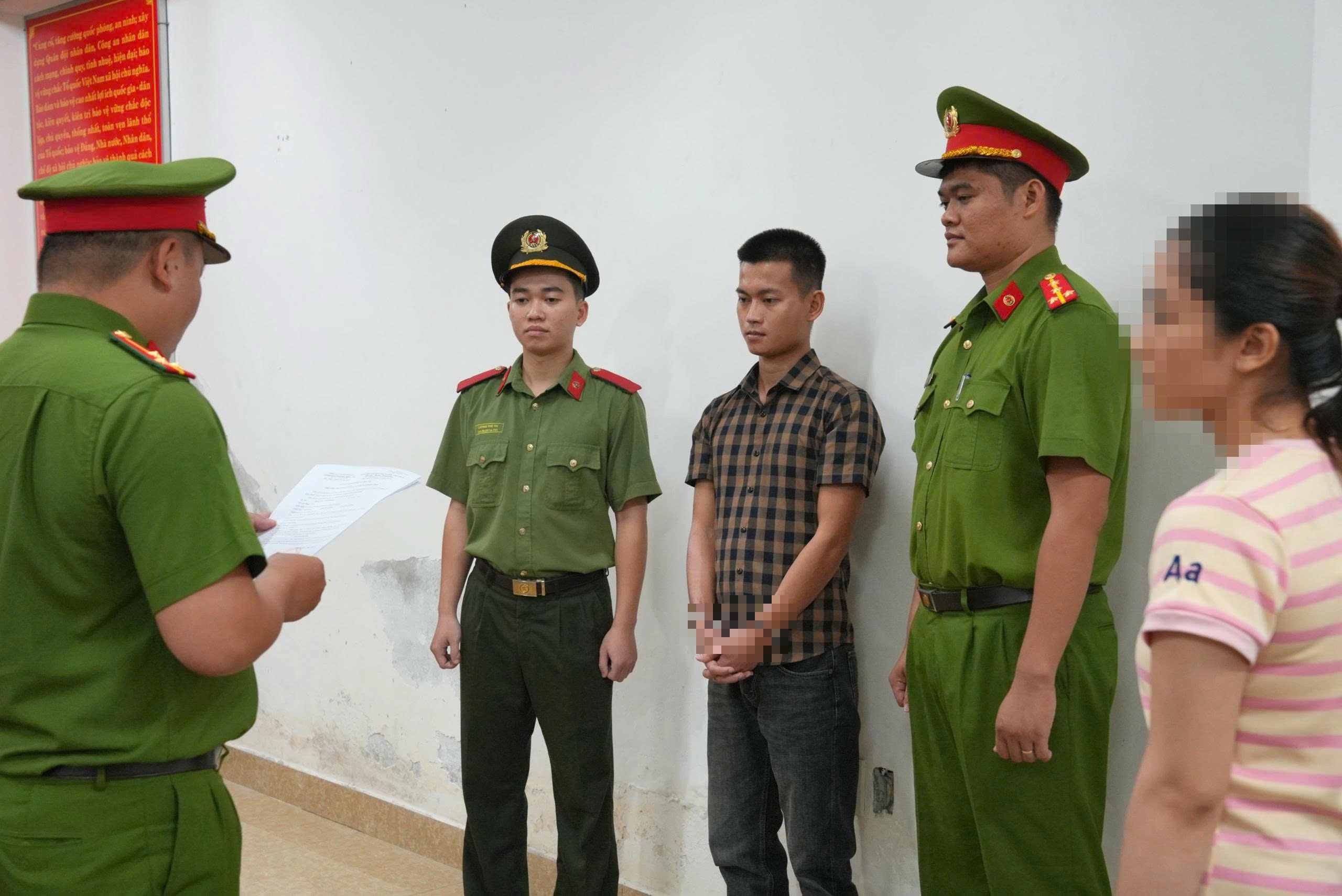 Bắt người uống rượu bia, dùng ma túy đá rồi lái xe máy ngược chiều gây tai nạn chết người - Ảnh 1.