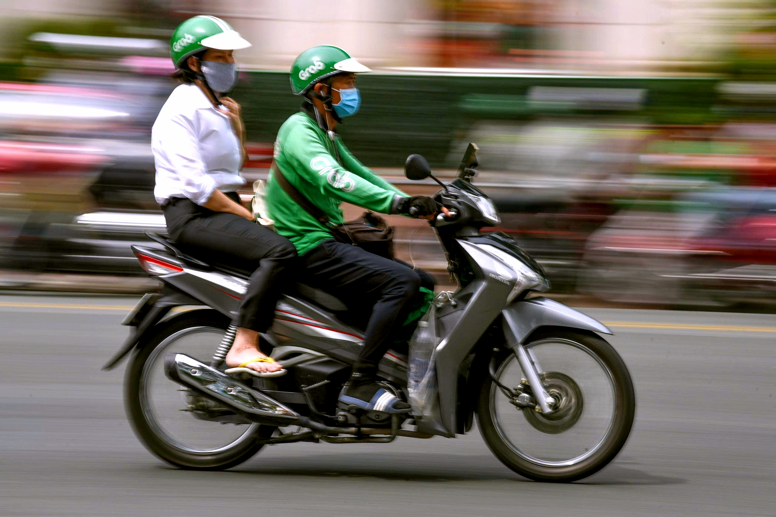 Cuốc xe 18,5 km nhận 46.900 đồng: app muốn phát triển phải để tài xế thu nhập đủ sống chứ - Ảnh 1.
