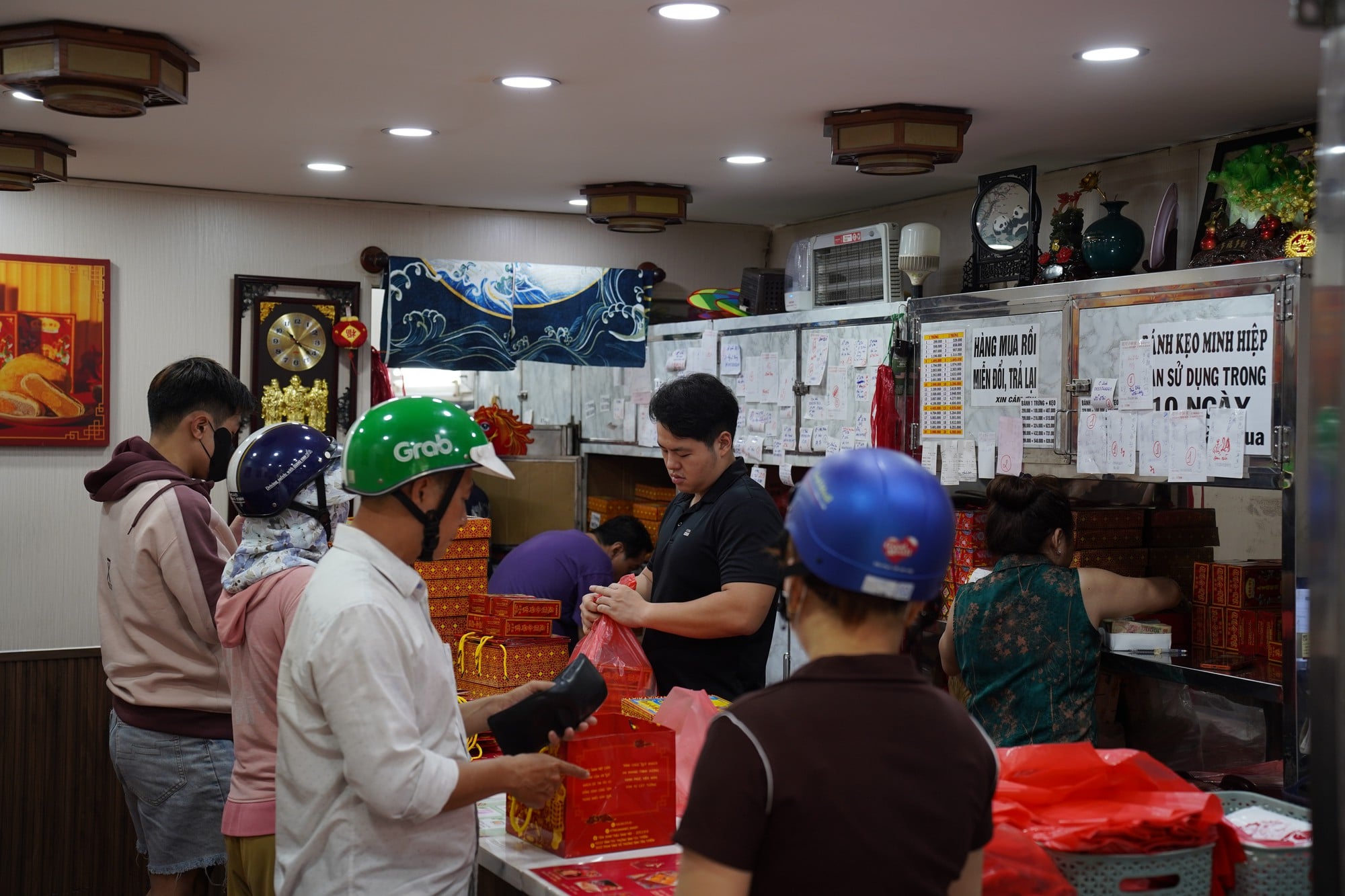Traditional bakeries in Ho Chi Minh City’s Cho Lon area keep the Mid-Autumn spirit alive- Ảnh 2.