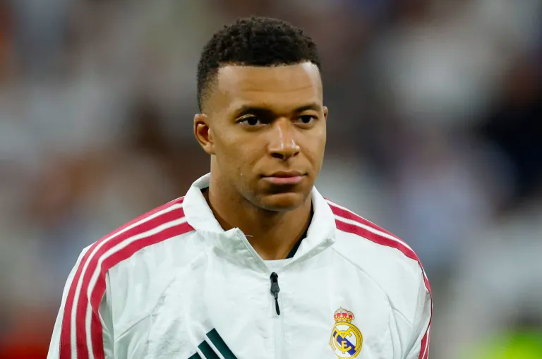 Phản ứng của Mbappe khi bị so sánh với 'kẻ độc tài' - Ảnh 1.