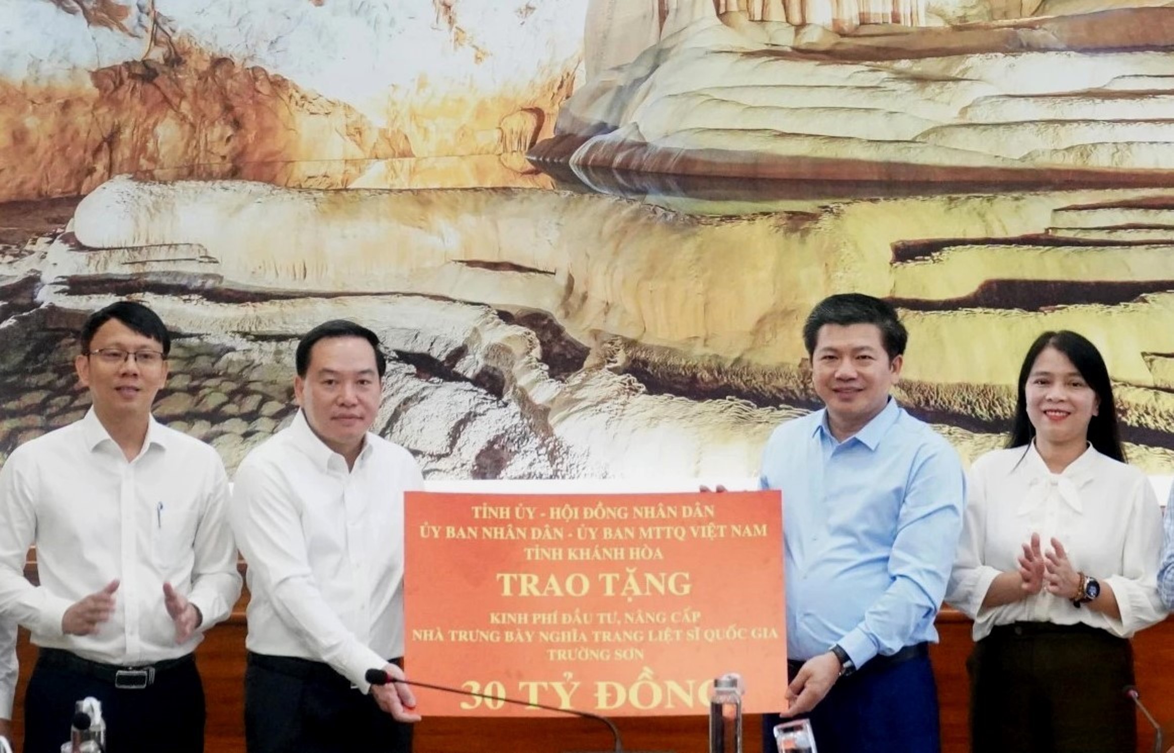 Khánh Hòa hỗ trợ Quảng Trị 30 tỉ đồng nâng cấp Nhà trưng bày tại Nghĩa trang liệt sĩ Trường Sơn - Ảnh 1.