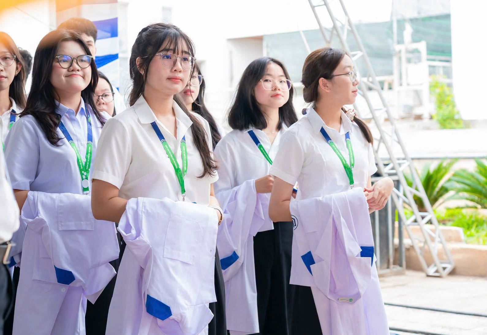 Nữ thủ khoa trường y và chuyến đi bệnh viện thay đổi ước mơ làm bác sĩ - Ảnh 2.