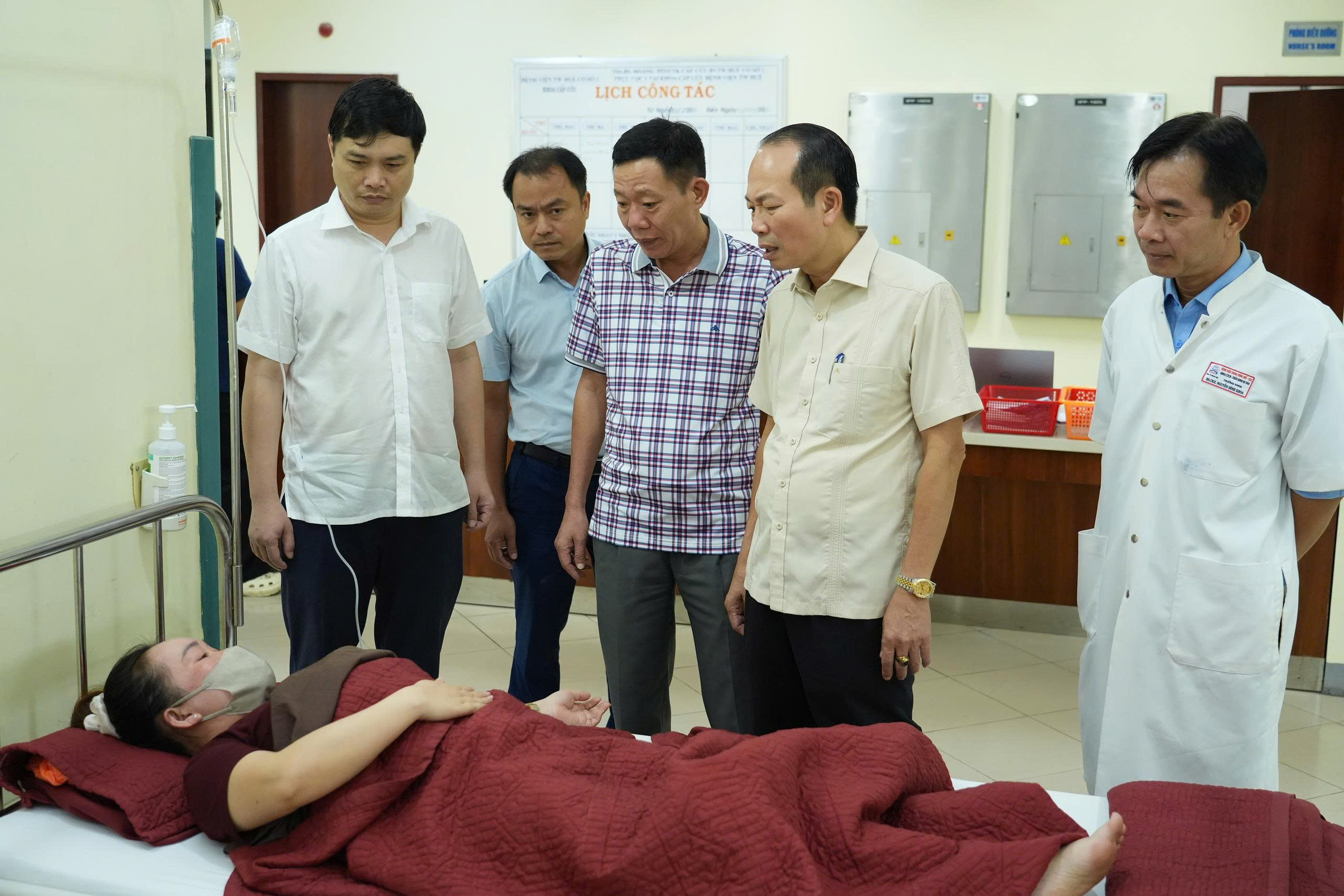 Vụ nghi ngộ độc thực phẩm tập thể ở khu công nghiệp tại Huế: đã có 95 người nhập viện - Ảnh 1.