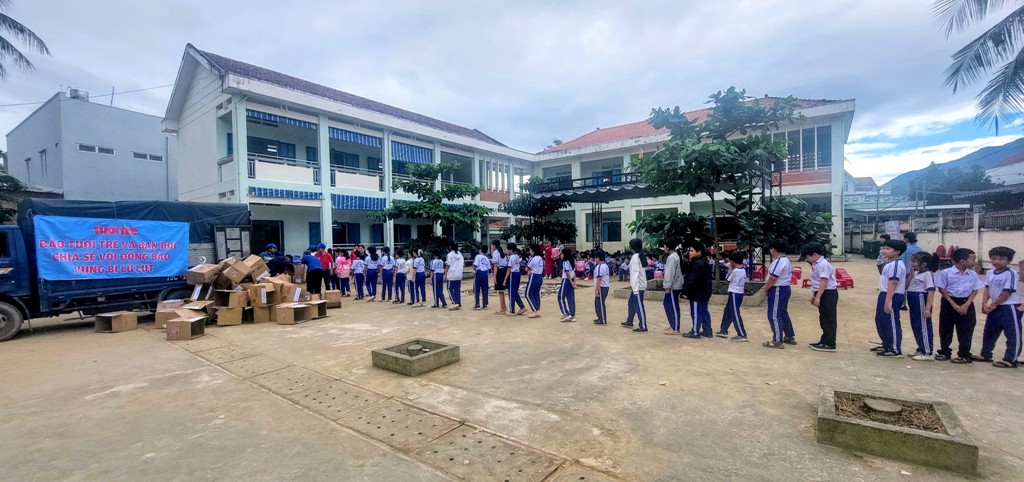 Không đổi đồng phục học sinh các trường sáp nhập ở Khánh Hòa - Ảnh 1.