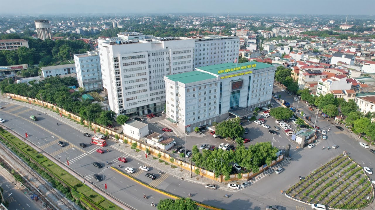 Làm việc với Bệnh viện đa khoa tỉnh sau khi giám đốc bị bắt, Chủ tịch tỉnh Phú Thọ chỉ đạo gì? - Ảnh 2.