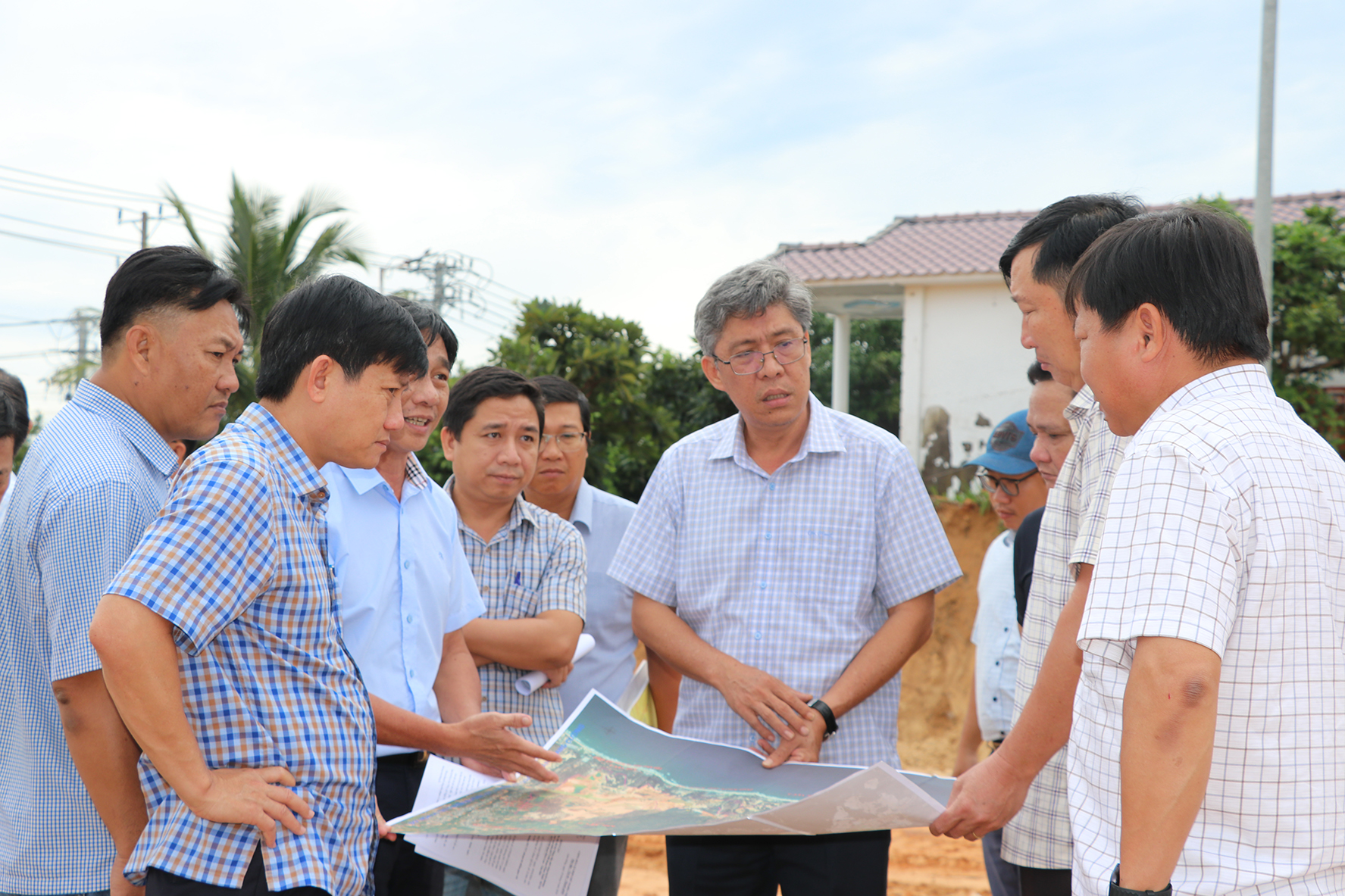 Đường ven biển nhiều lần lỗi hẹn, lãnh đạo tỉnh Lâm Đồng liên tục kiểm tra, đốc thúc - Ảnh 1.