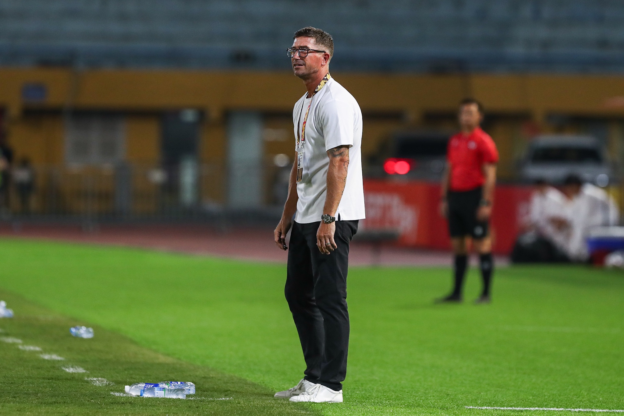 CLB Hà Nội thua Sông Lam Nghệ An 1-4, chưa biết mùi thắng ở V-League 2026 - 2027 - Ảnh 4.