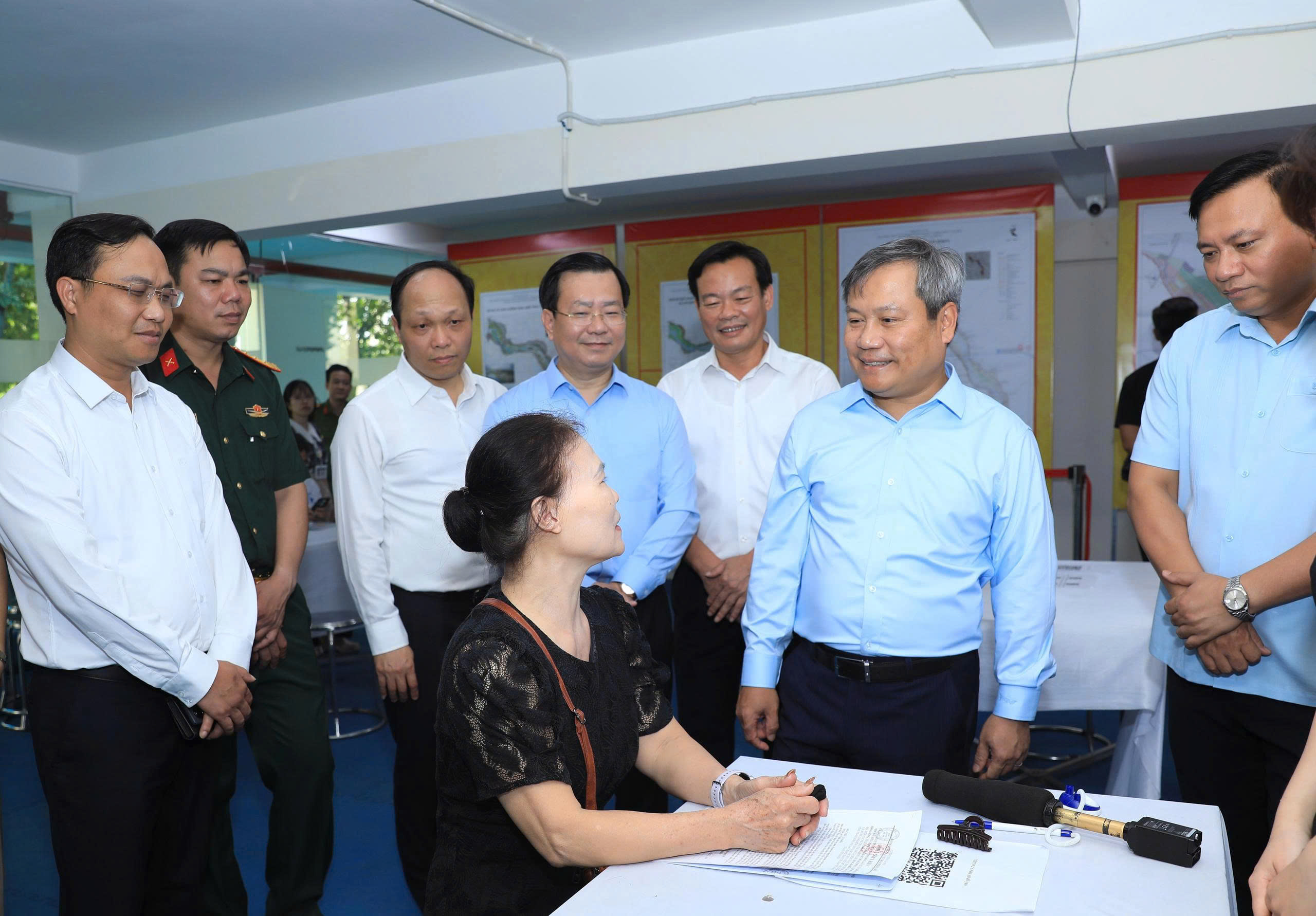 Chủ tịch Hà Nội: Sẽ tiếp tục nghiên cứu, tính toán cụ thể với những khu dân cư hiện hữu dọc sông Hồng - Ảnh 1.