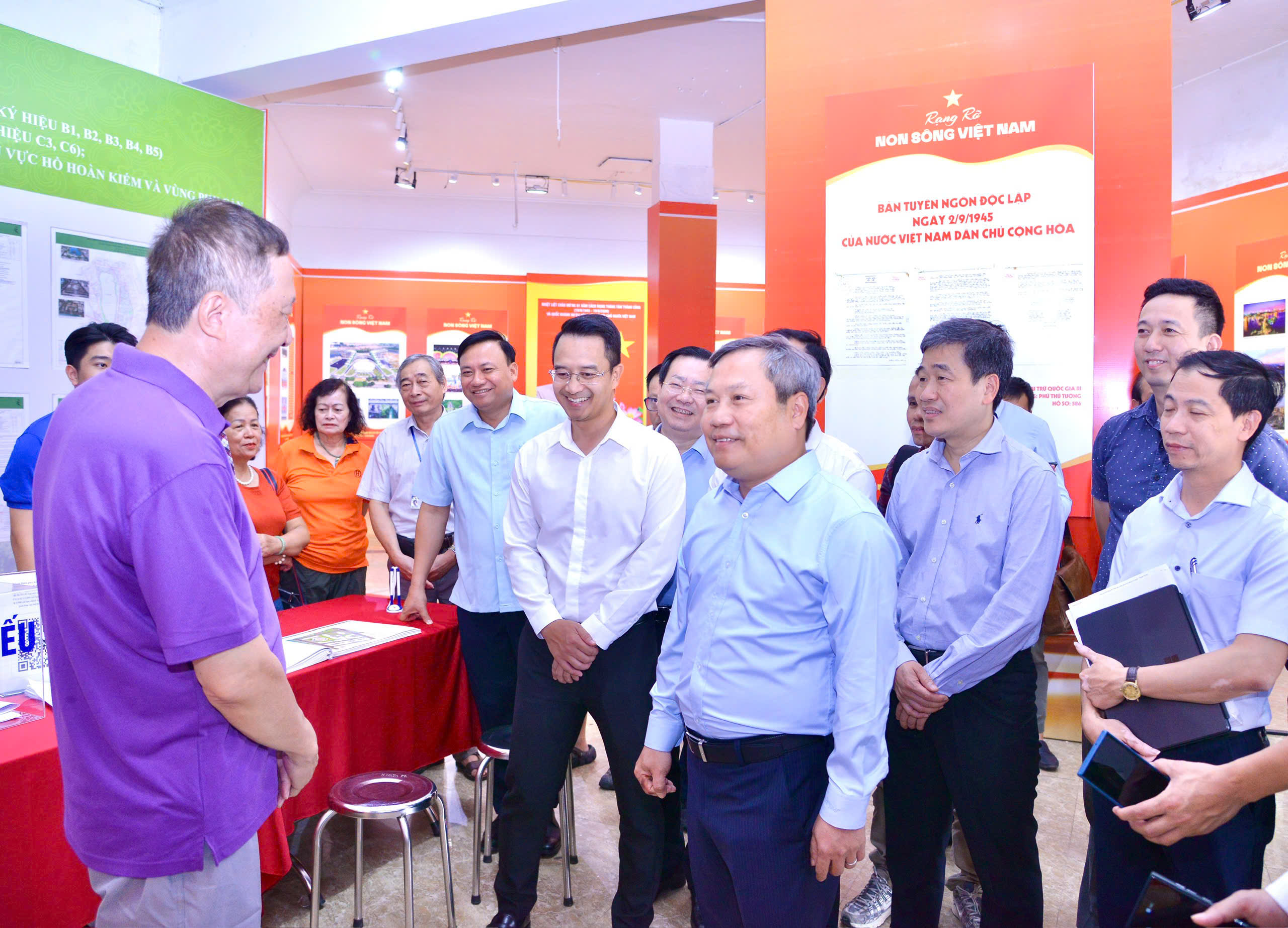Chủ tịch Hà Nội: Mong người dân có nhiều ý kiến đóng góp về các công trình quanh hồ Gươm - Ảnh 2.