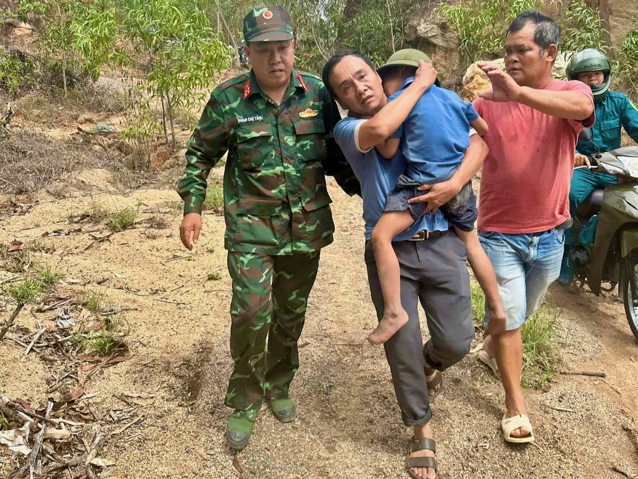Một con chó không biết nói, nhưng biết thương… - Ảnh 2.