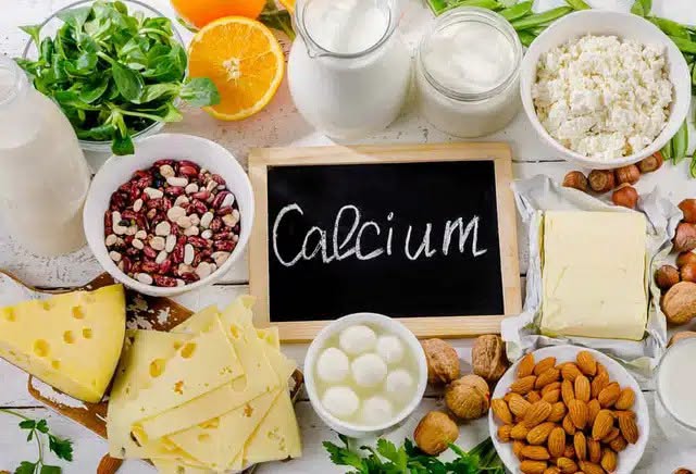 Canxi hữu cơ hay vô cơ tốt hơn, có nên uống nhiều loại cùng lúc? - Ảnh 1.