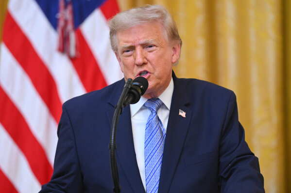 Ông Trump nghi Iran đứng sau vụ tấn công tuyến dầu của Saudi Arabia - Ảnh 1.