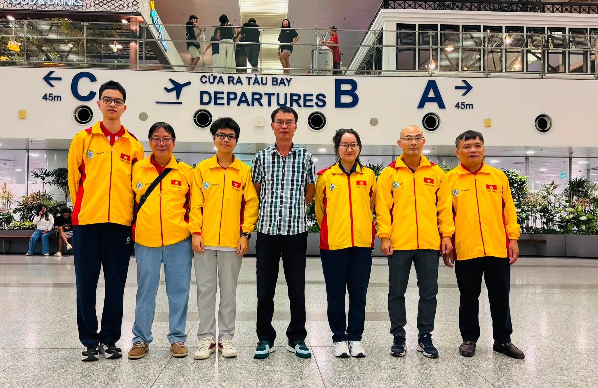 Đội tuyển cờ vua Việt Nam lên đường tranh tài tại Olympiad 2026 - Ảnh 1.