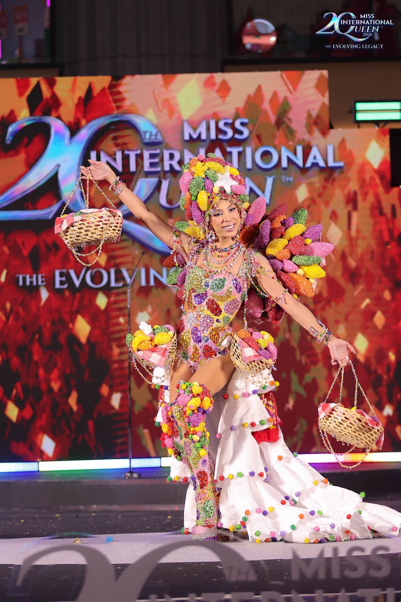 Minh Anh mang mùa bướm Cúc Phương lên sân khấu Miss International Queen - Ảnh 21.