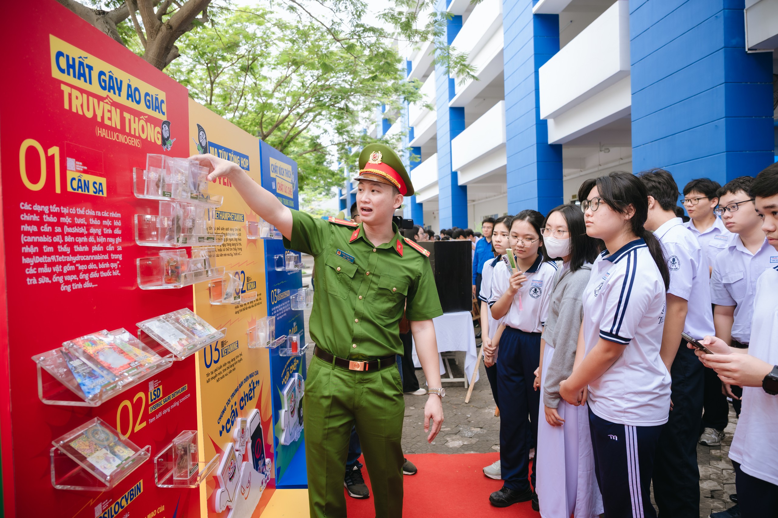Học sinh, sinh viên TP.HCM nói không với 'phê' ma túy, 'phớt' luật an toàn giao thông - Ảnh 1.