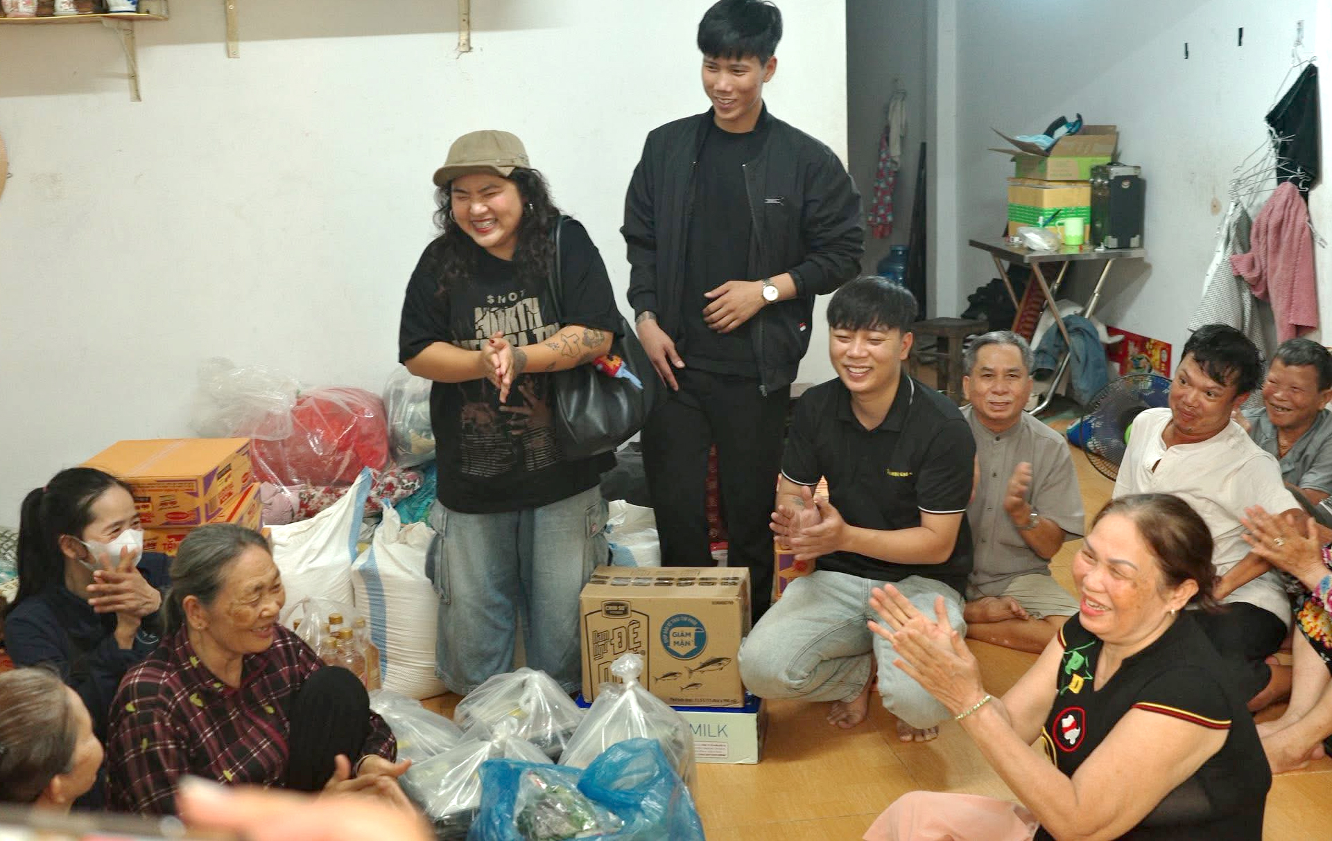 Từ ống kính đến 'Giải cứu quán vắng' và những cuộc đời bước qua khó khăn - Ảnh 3.
